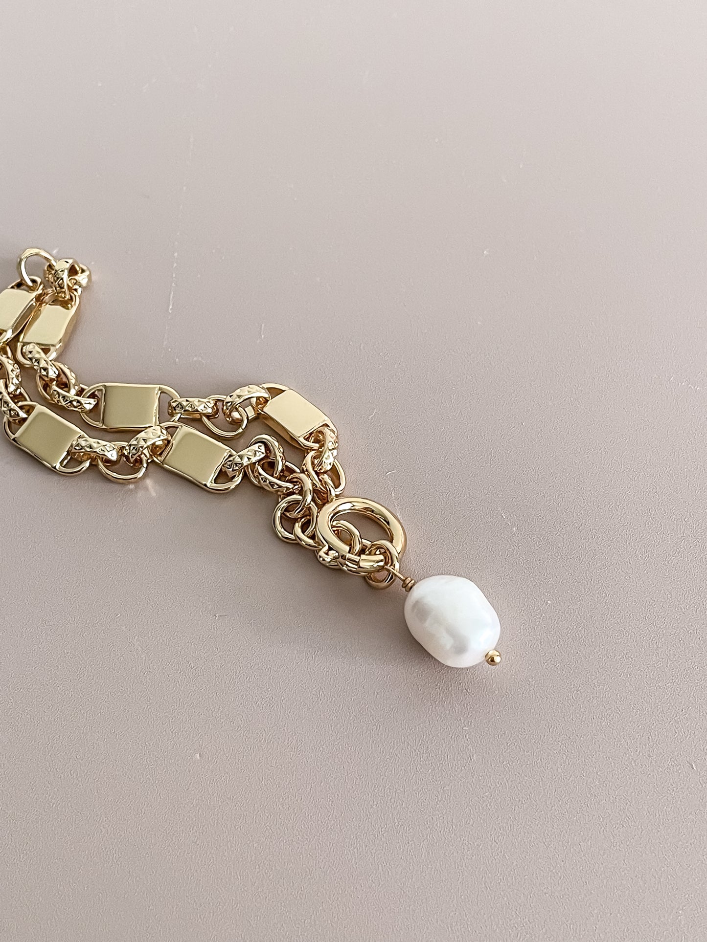 Chain Bracelets With Pearl Pendant