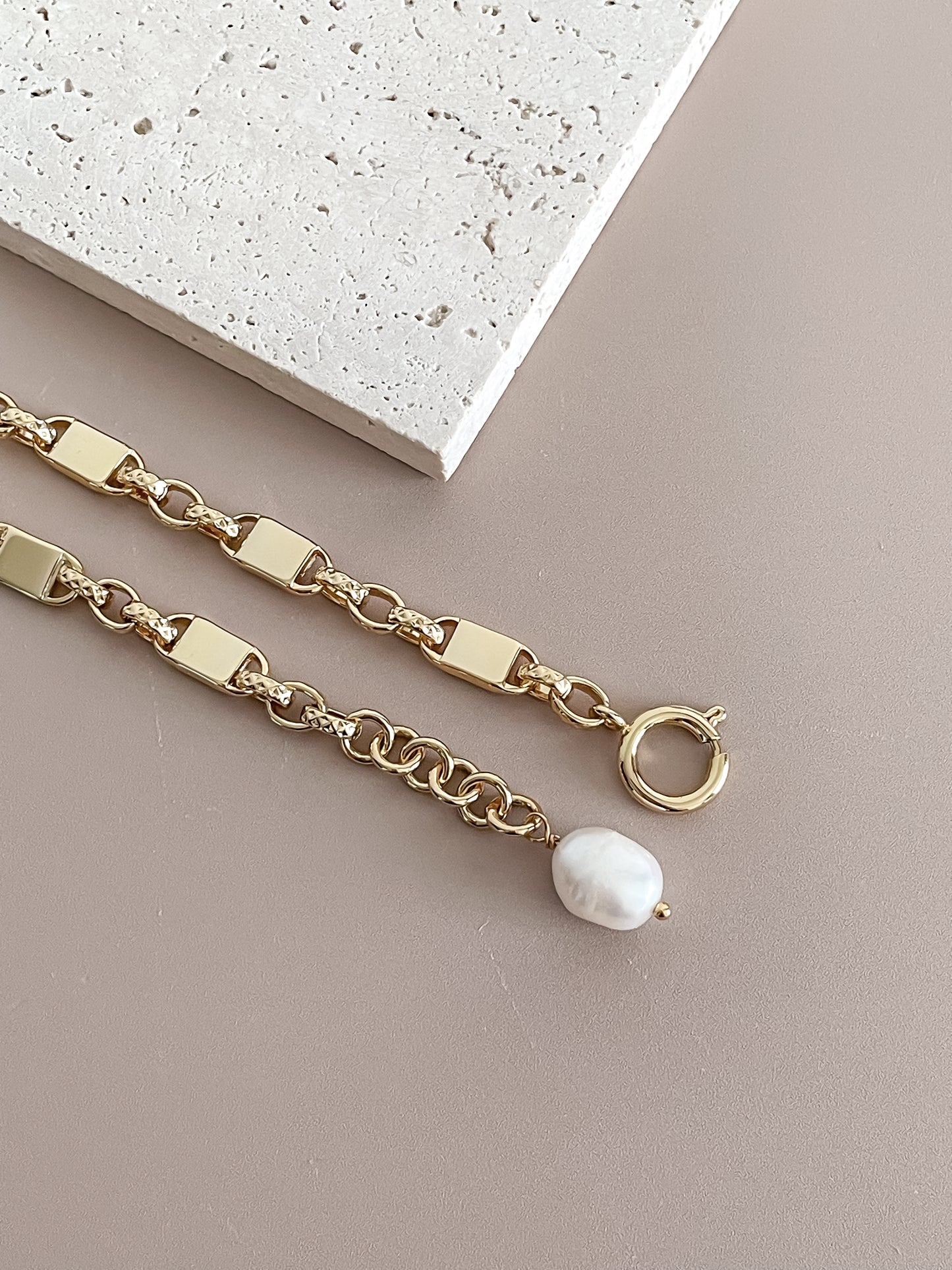 Chain Bracelets With Pearl Pendant
