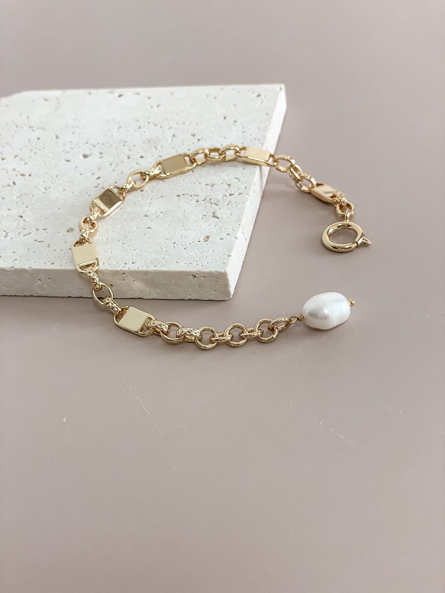Chain Bracelets With Pearl Pendant