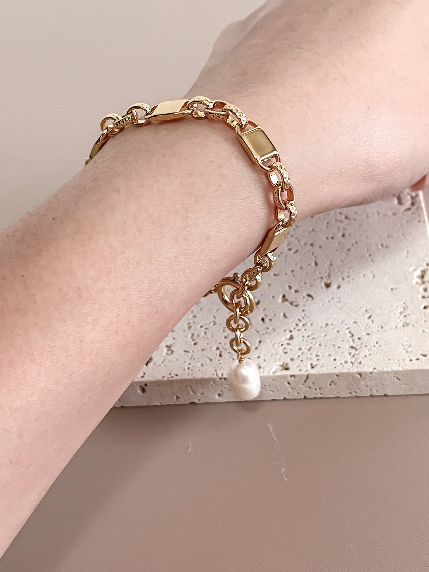 Chain Bracelets With Pearl Pendant