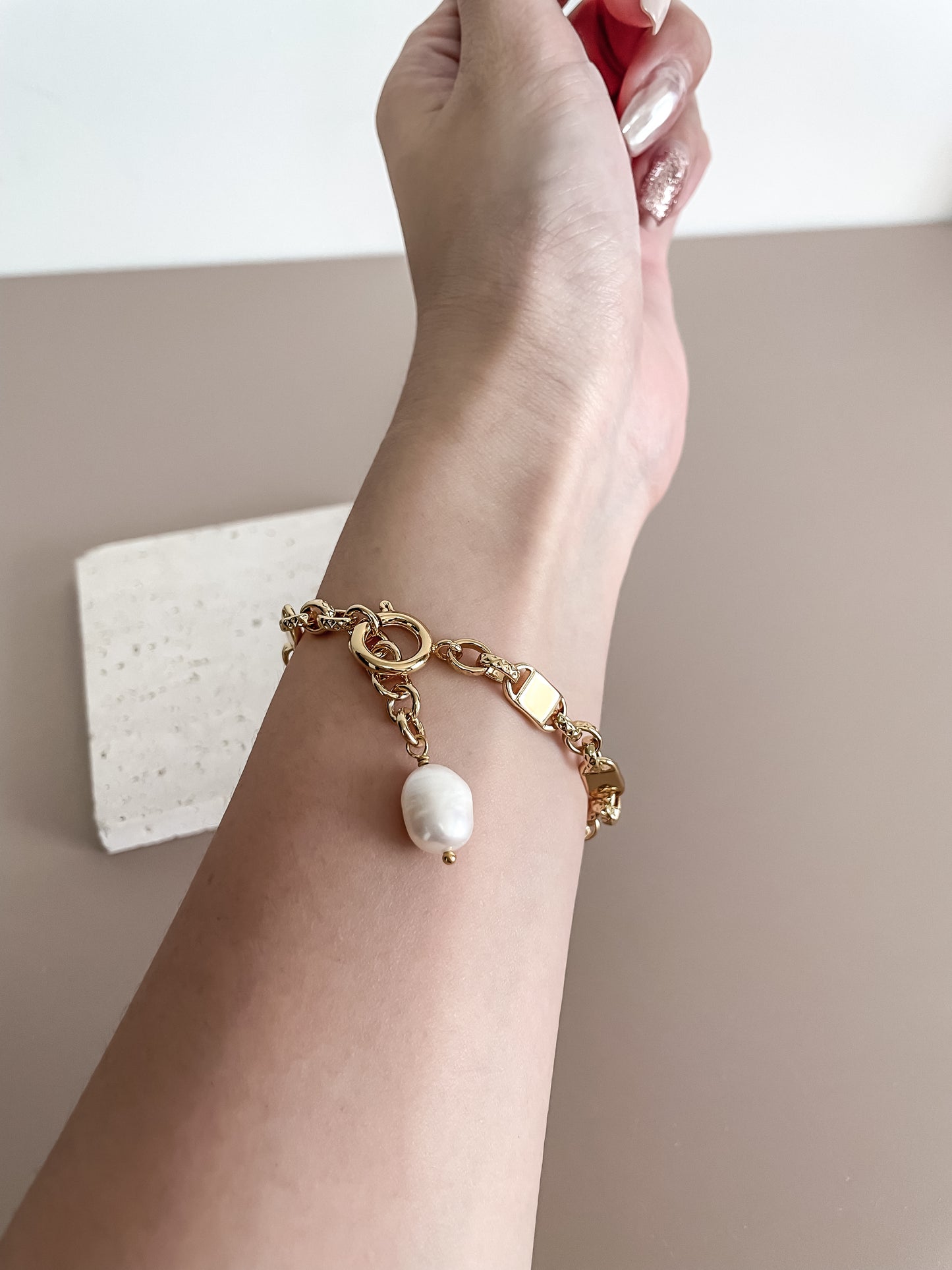 Chain Bracelets With Pearl Pendant