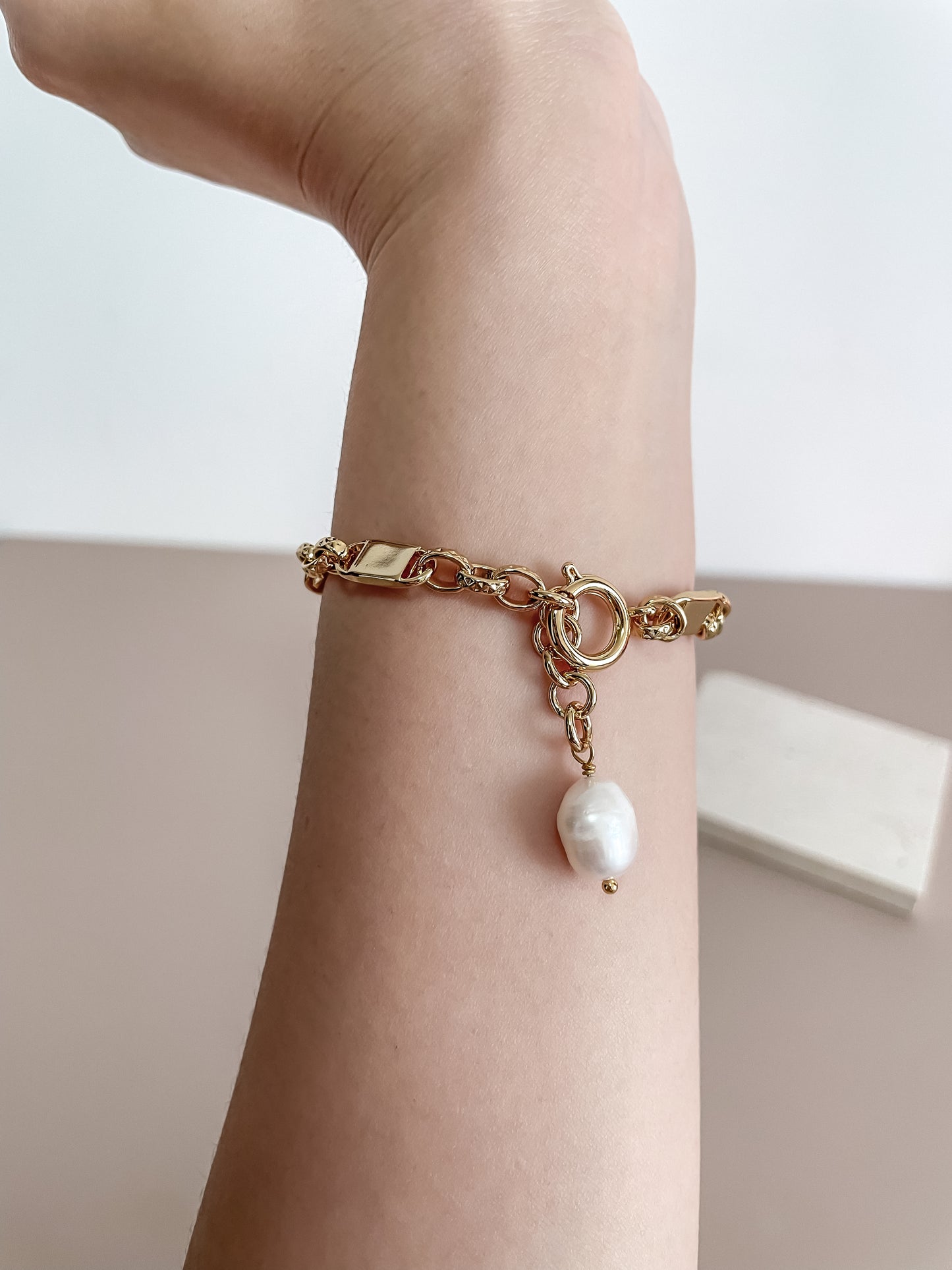 Chain Bracelets With Pearl Pendant