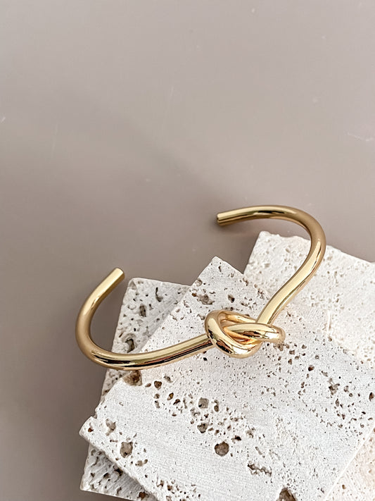 Gold Knot Bracelet