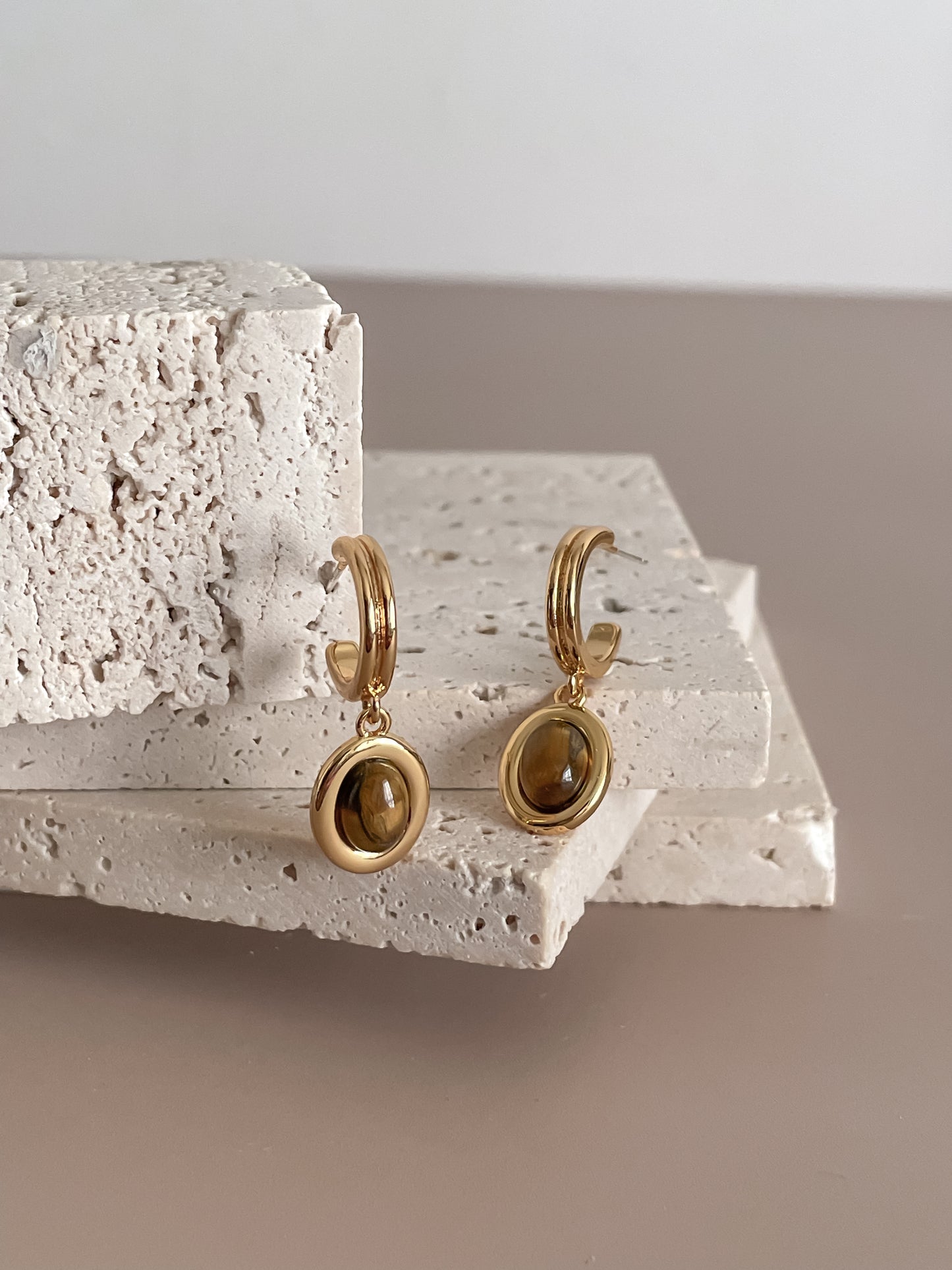 Tiger's Eye Pendant Earrings, Vintage Style 18K Gold Plated Tiger's Eye Pendant C-Shape Stud Earrings