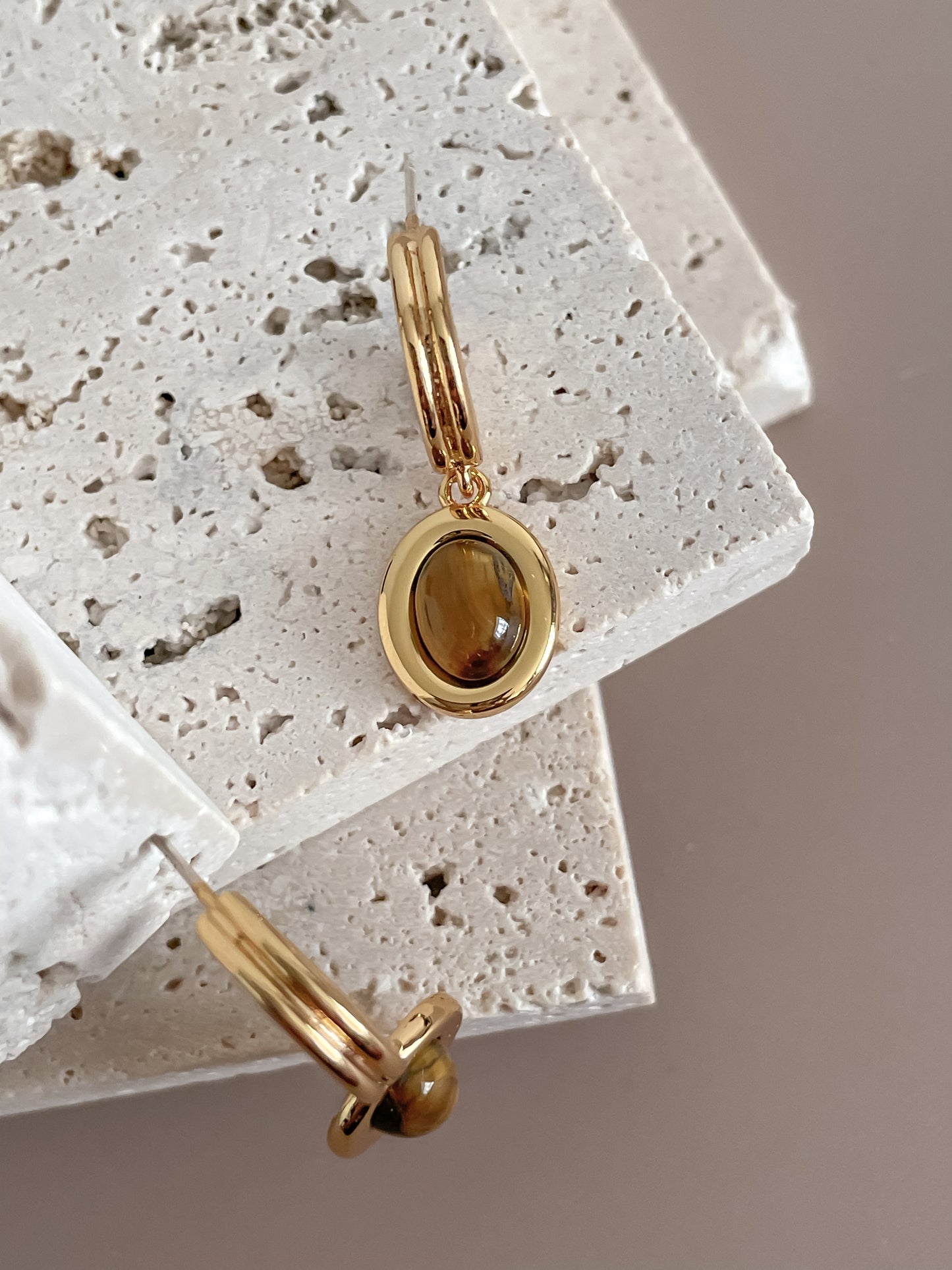 Tiger's Eye Pendant Earrings, Vintage Style 18K Gold Plated Tiger's Eye Pendant C-Shape Stud Earrings