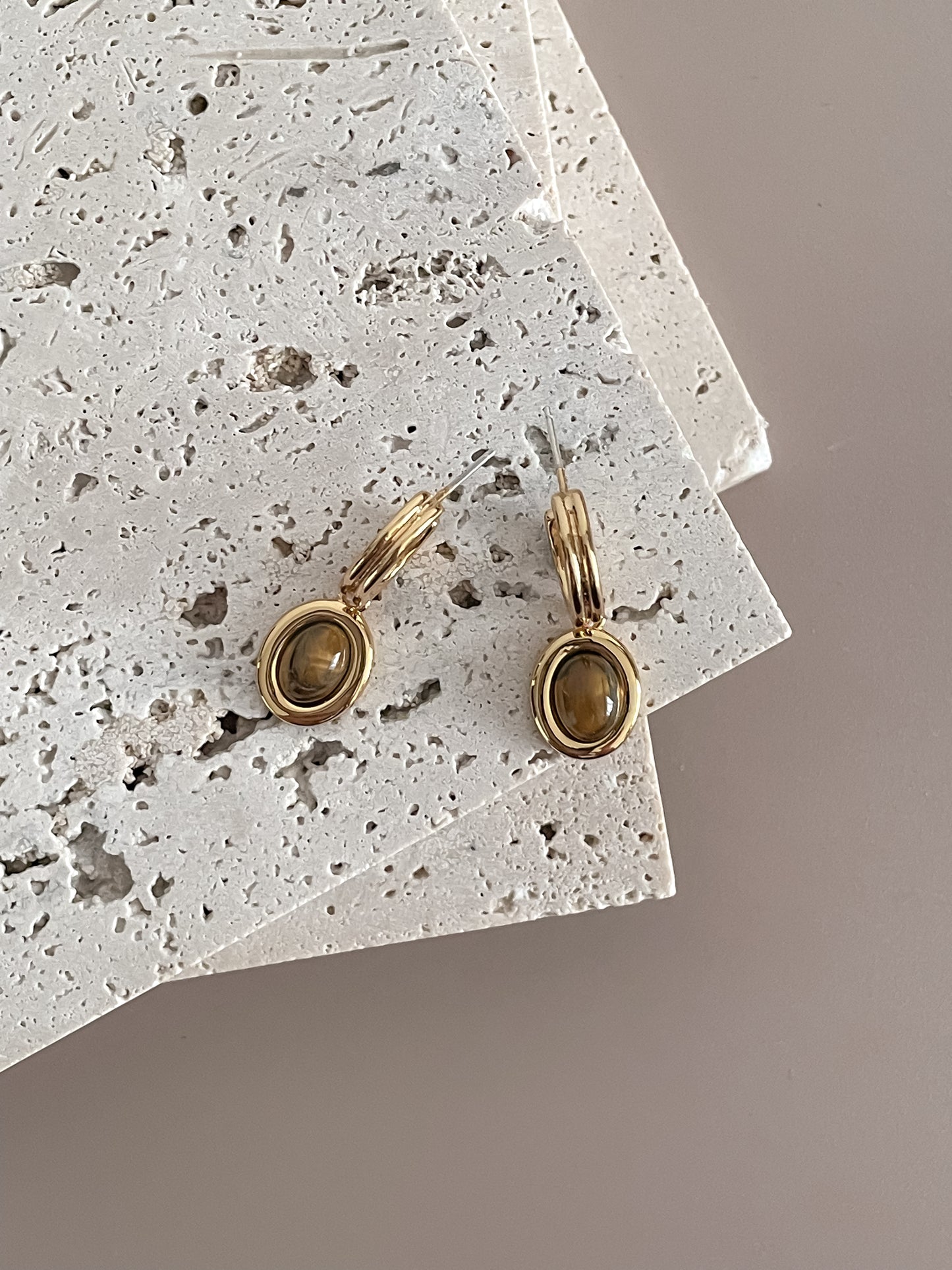 Tiger's Eye Pendant Earrings, Vintage Style 18K Gold Plated Tiger's Eye Pendant C-Shape Stud Earrings