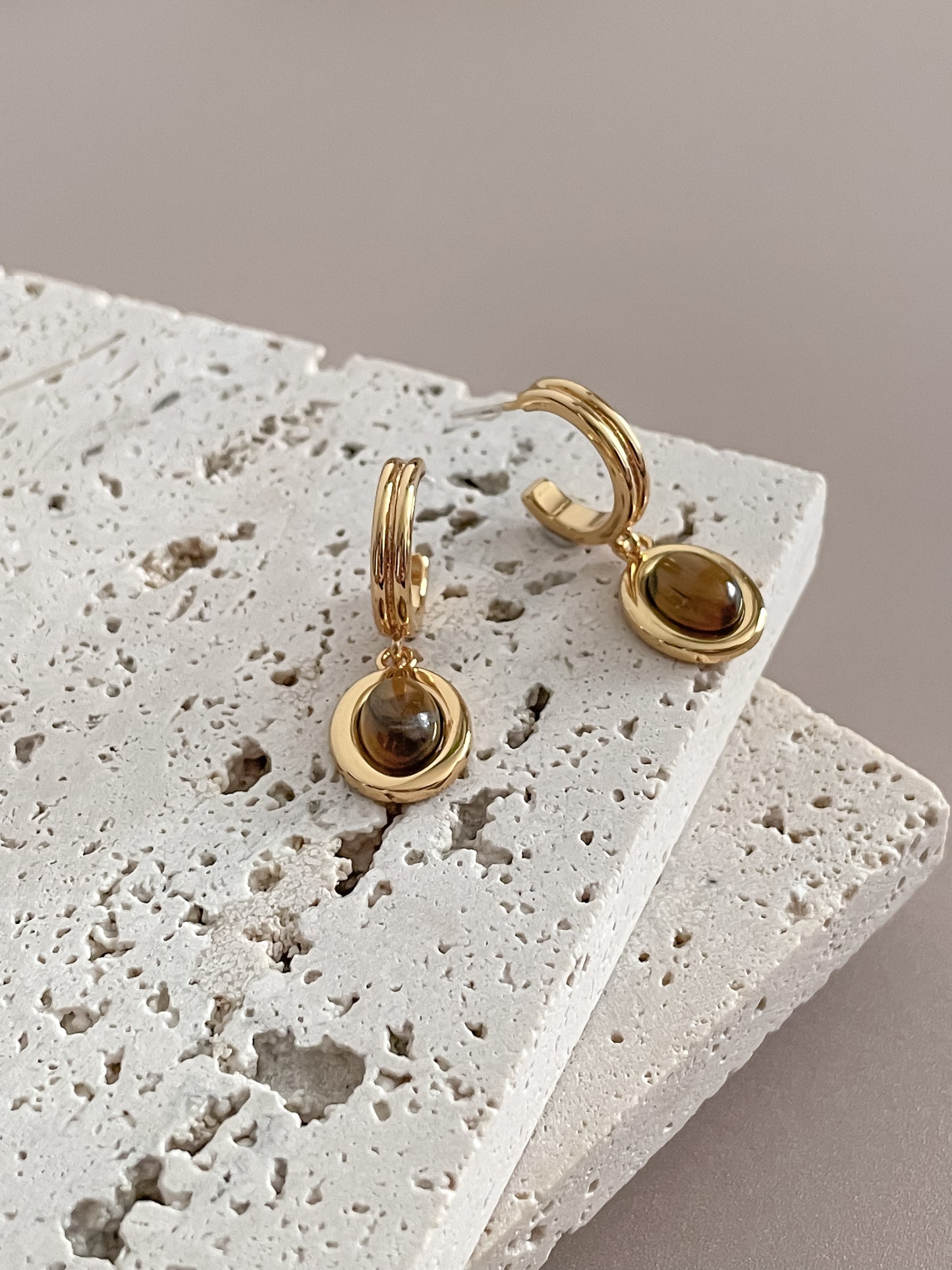 Tiger's Eye Pendant Earrings, Vintage Style 18K Gold Plated Tiger's Eye Pendant C-Shape Stud Earrings