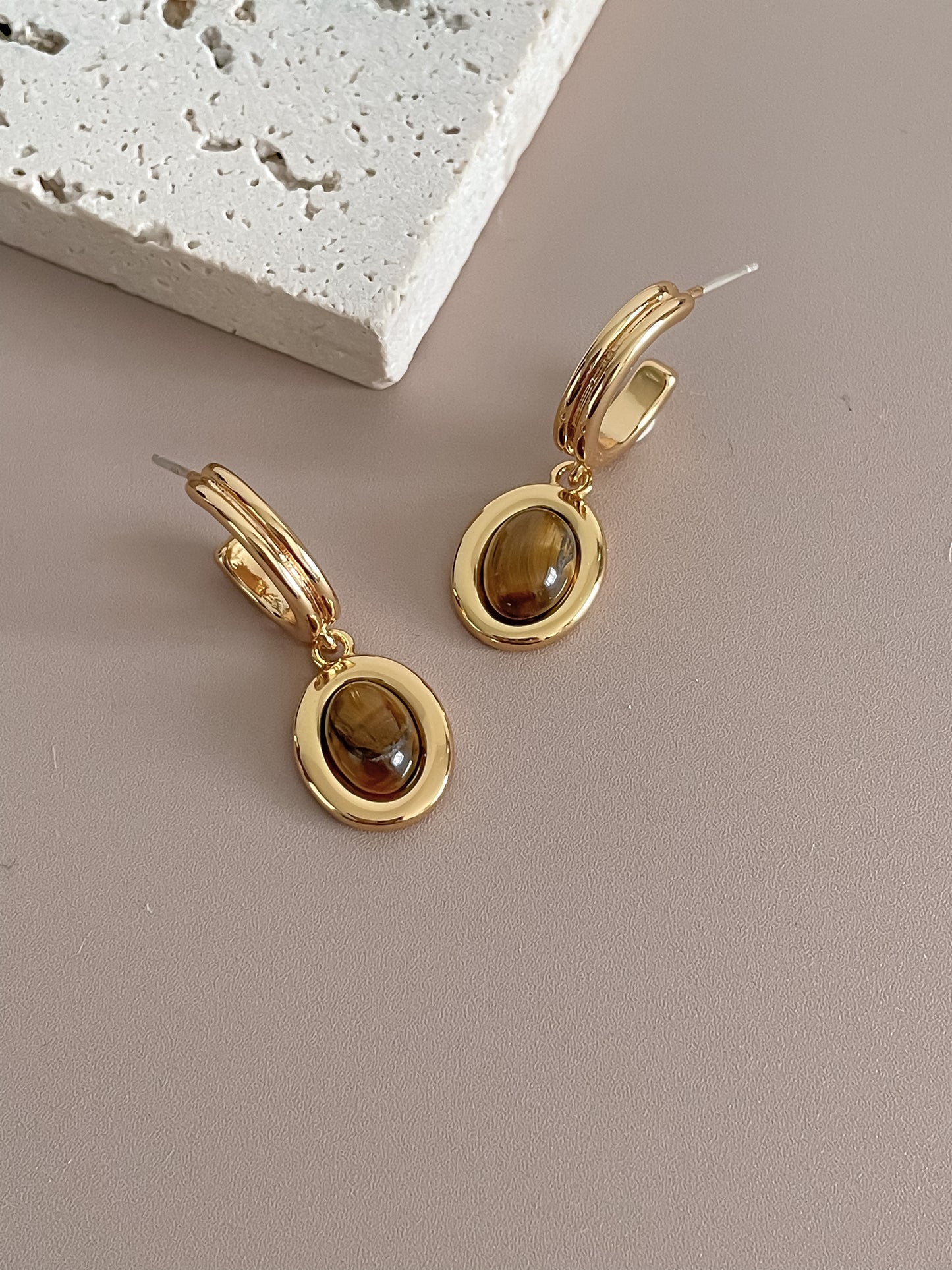 Tiger's Eye Pendant Earrings, Vintage Style 18K Gold Plated Tiger's Eye Pendant C-Shape Stud Earrings