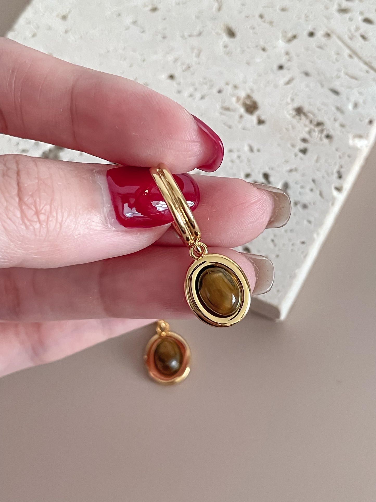 Tiger's Eye Pendant Earrings, Vintage Style 18K Gold Plated Tiger's Eye Pendant C-Shape Stud Earrings