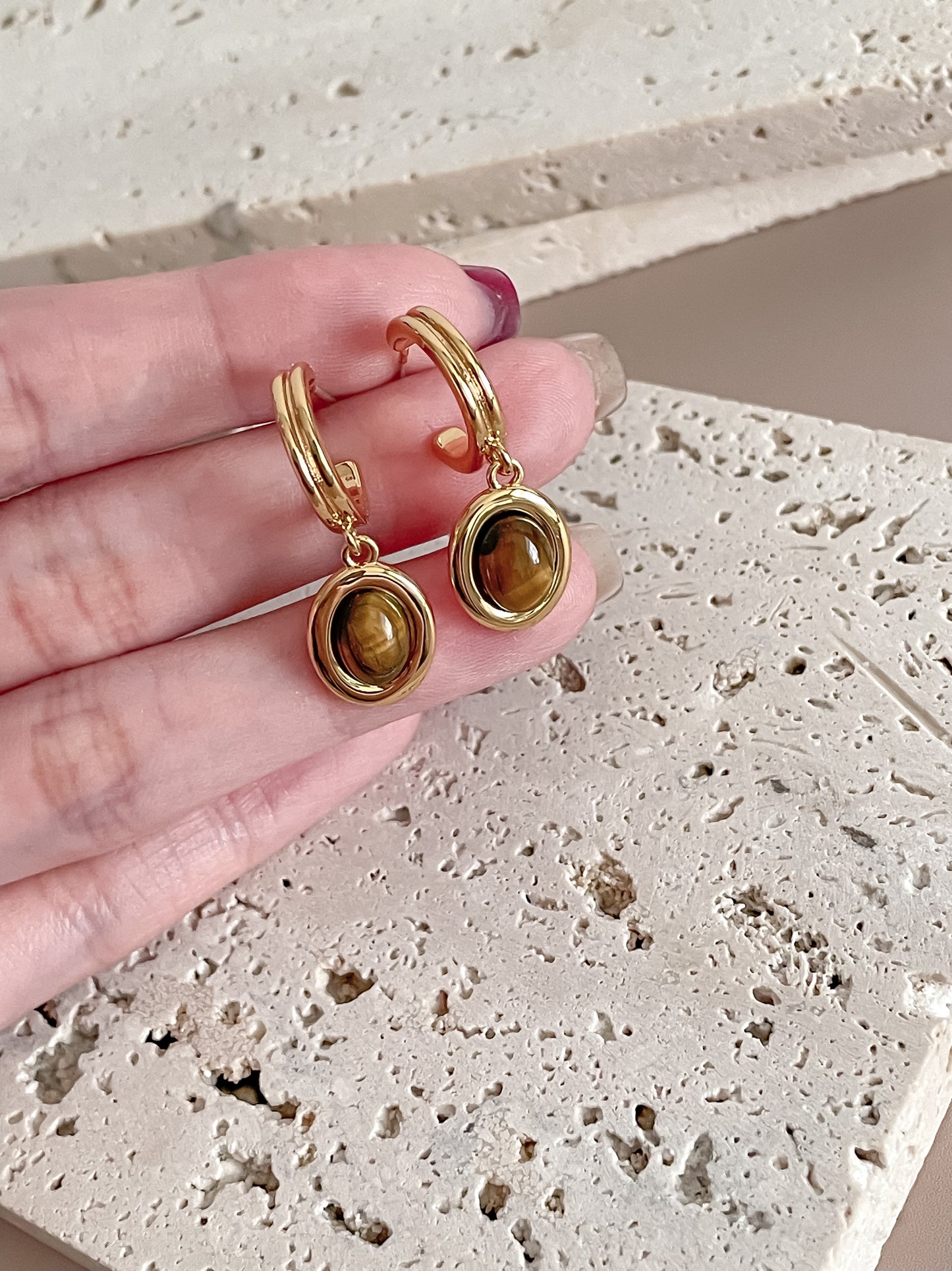 Tiger's Eye Pendant Earrings, Vintage Style 18K Gold Plated Tiger's Eye Pendant C-Shape Stud Earrings