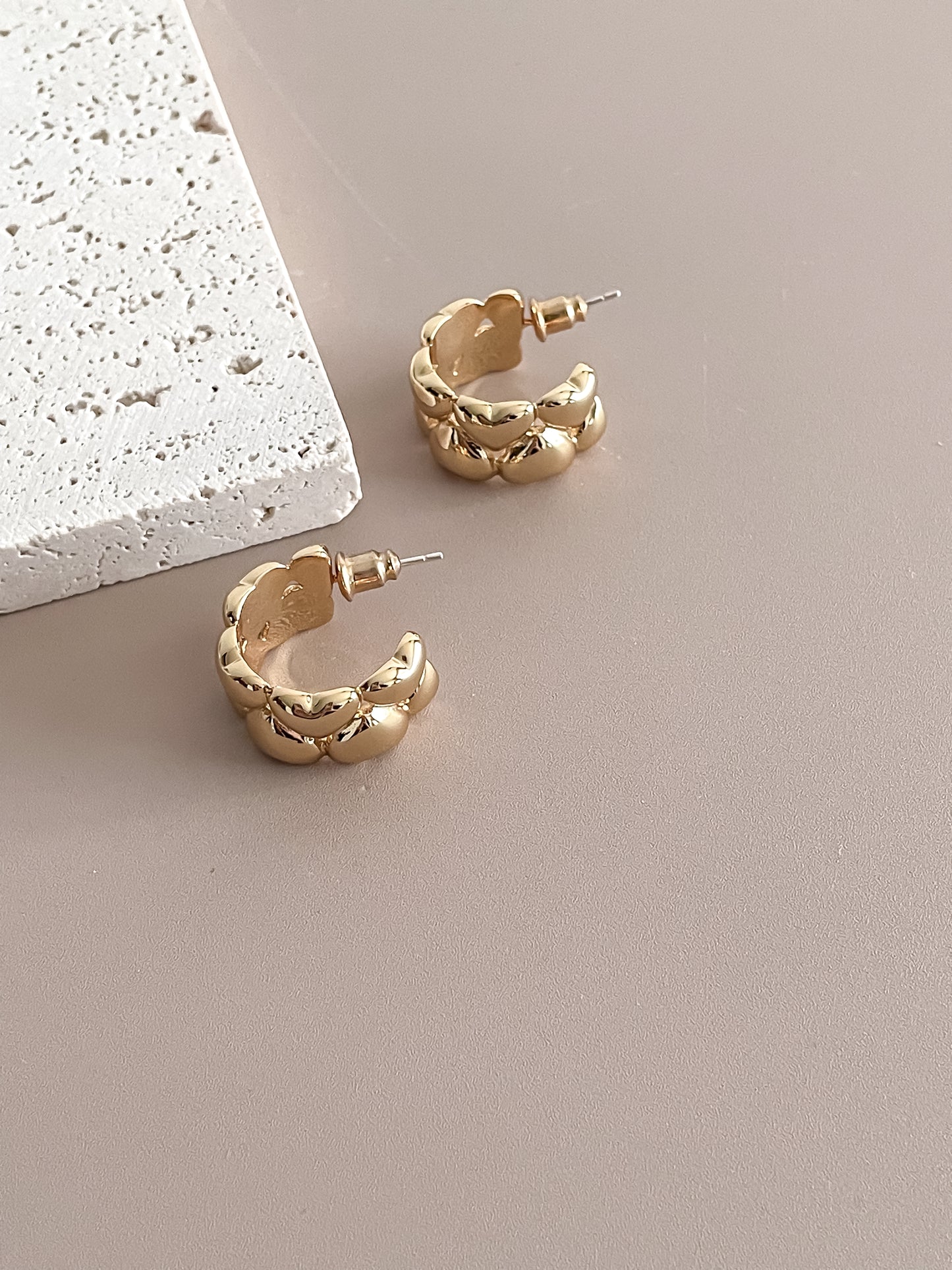 Chunky C-Shaped Heart Pattern Earrings