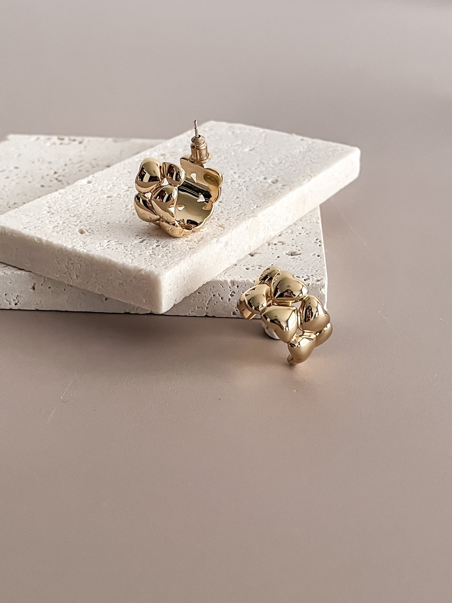 Chunky C-Shaped Heart Pattern Earrings