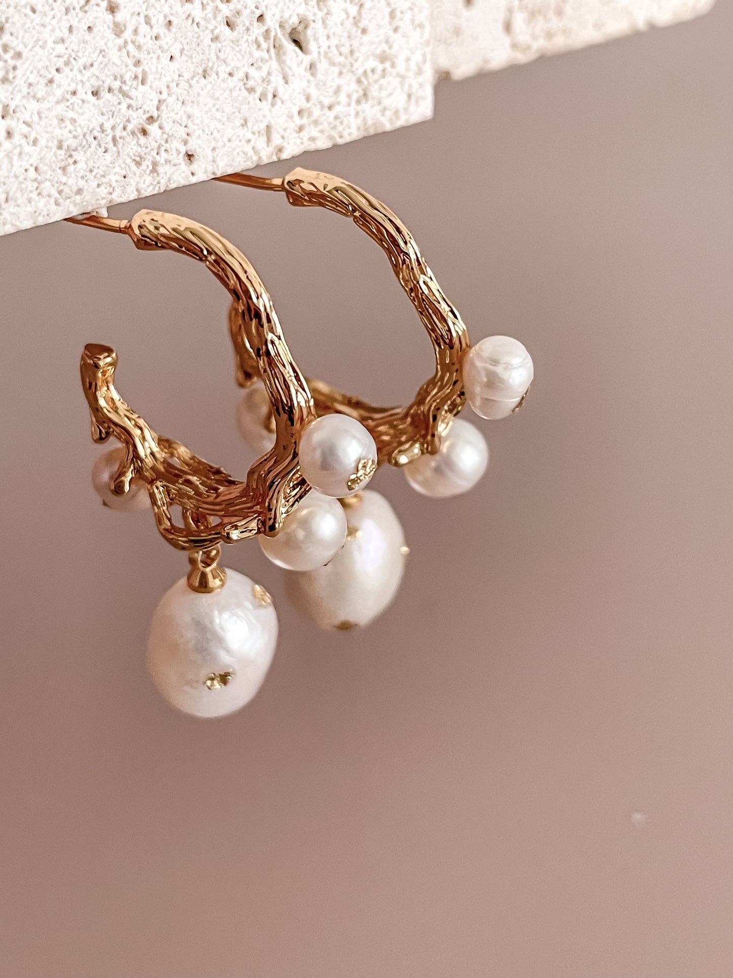 Pearl C-shape Earrings w/Gold Foil