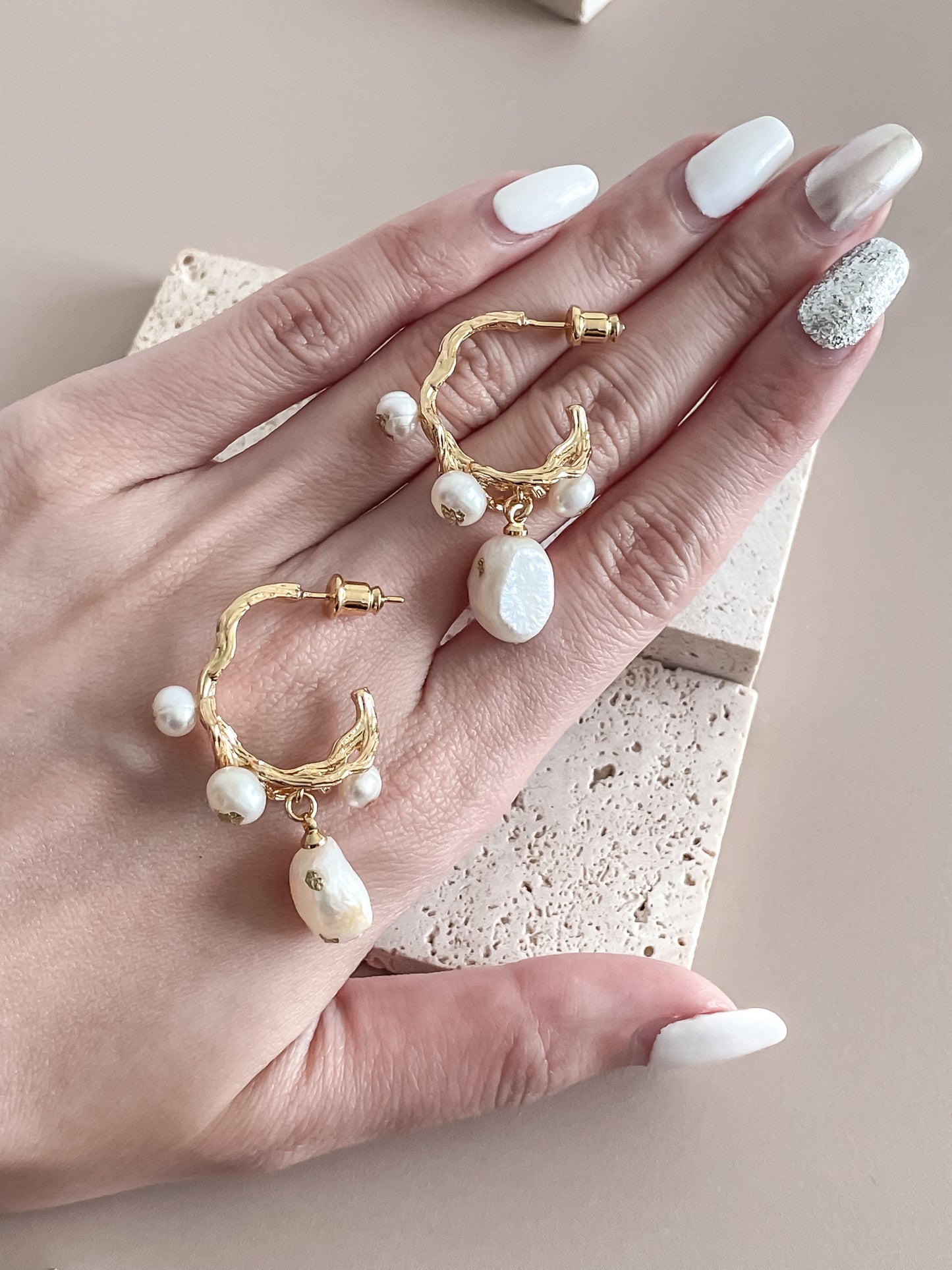 Pearl C-shape Earrings w/Gold Foil