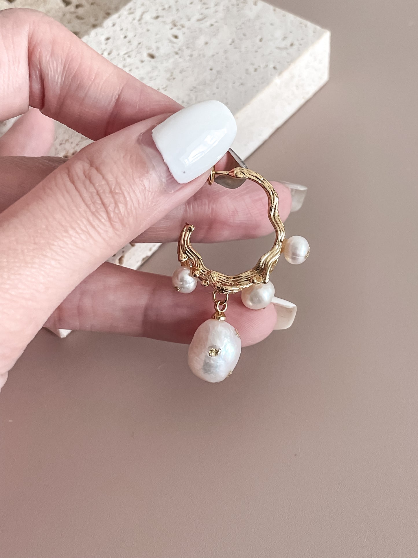 Pearl C-shape Earrings w/Gold Foil