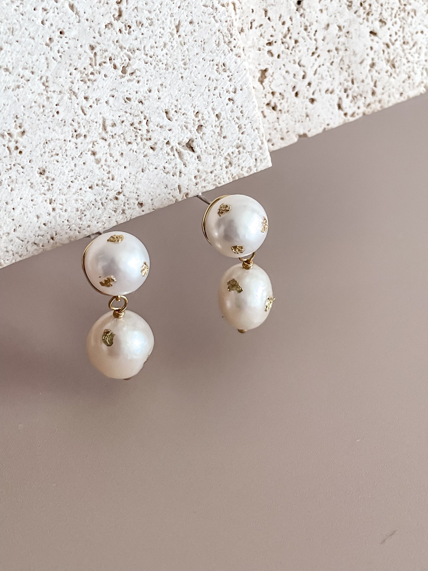 Basic Pearl Earrings w/ Gold Foil Luxurious