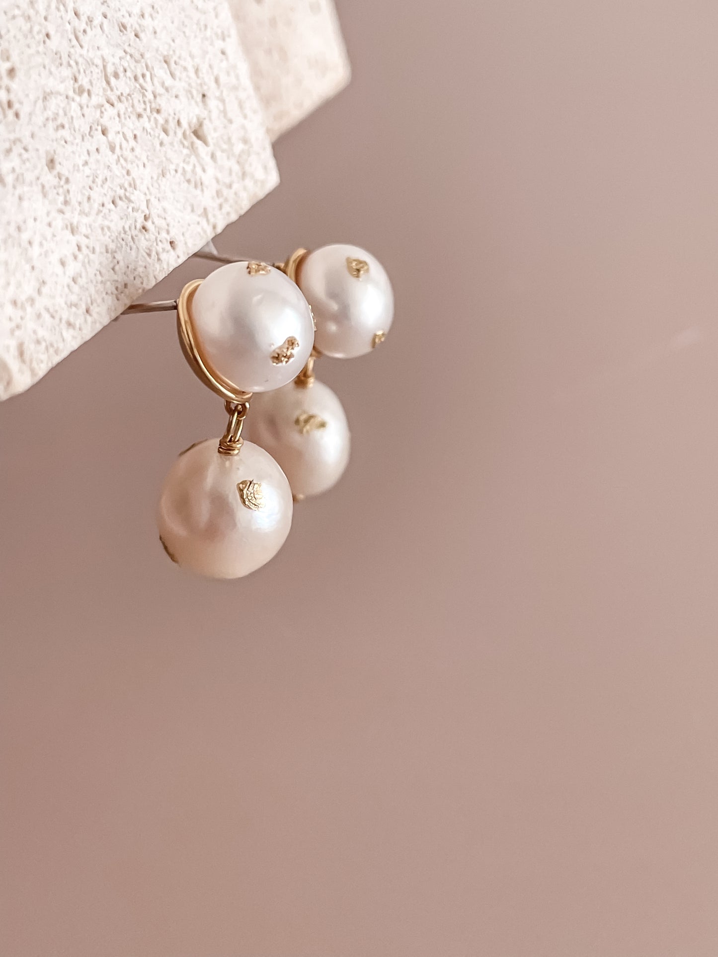 Basic Pearl Earrings w/ Gold Foil Luxurious
