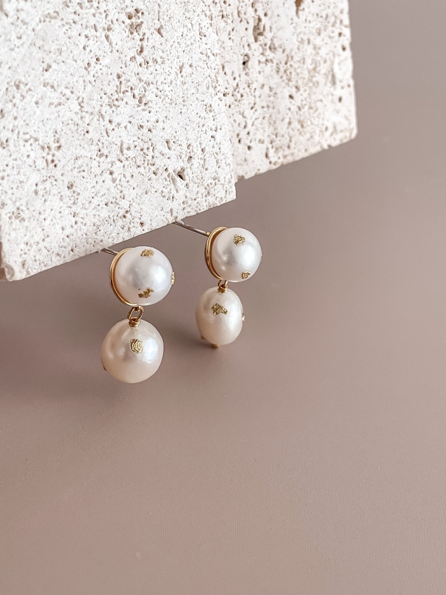 Basic Pearl Earrings w/ Gold Foil Luxurious