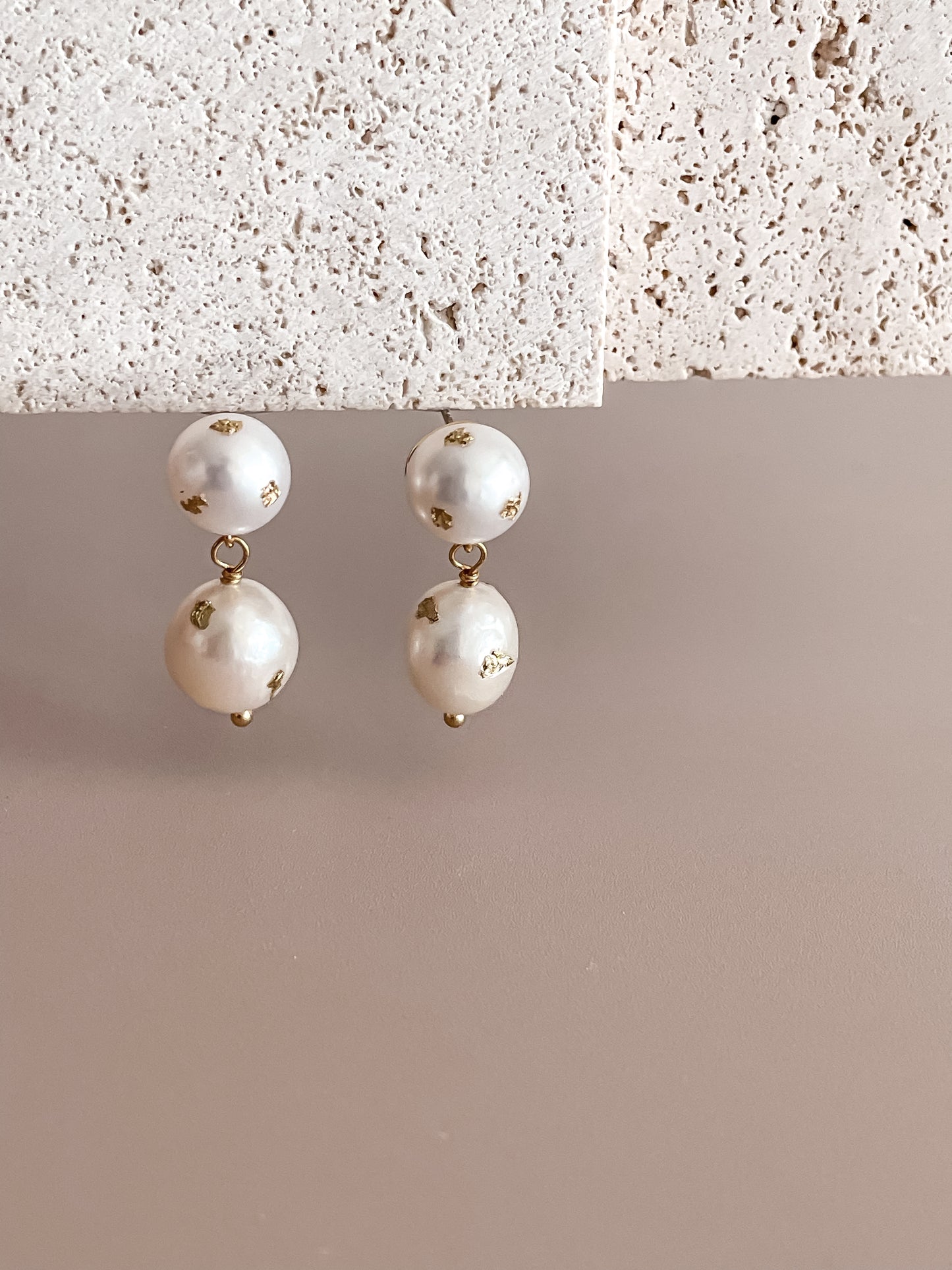 Basic Pearl Earrings w/ Gold Foil Luxurious