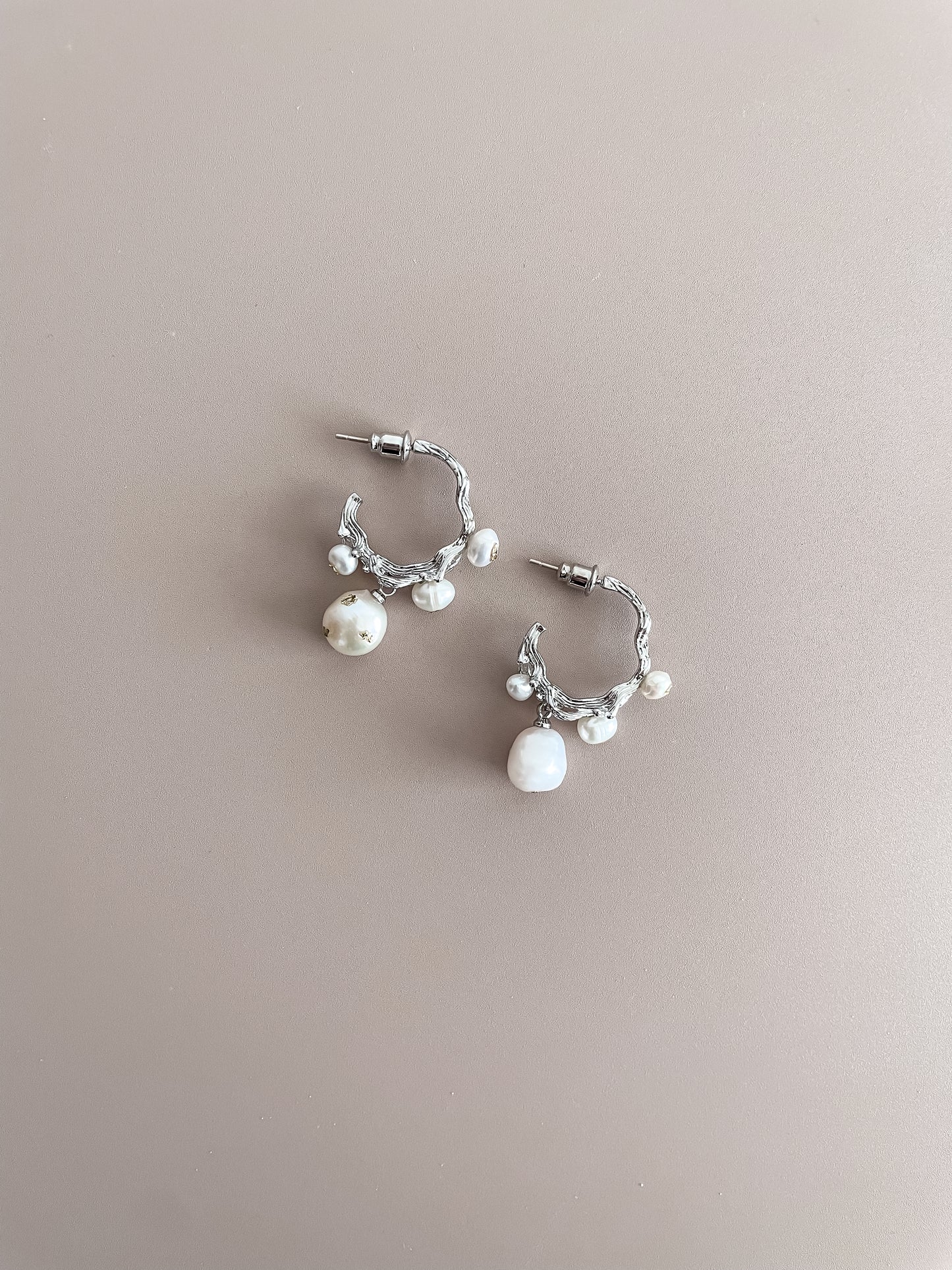 Pearl C-shape Earrings w/Gold Foil