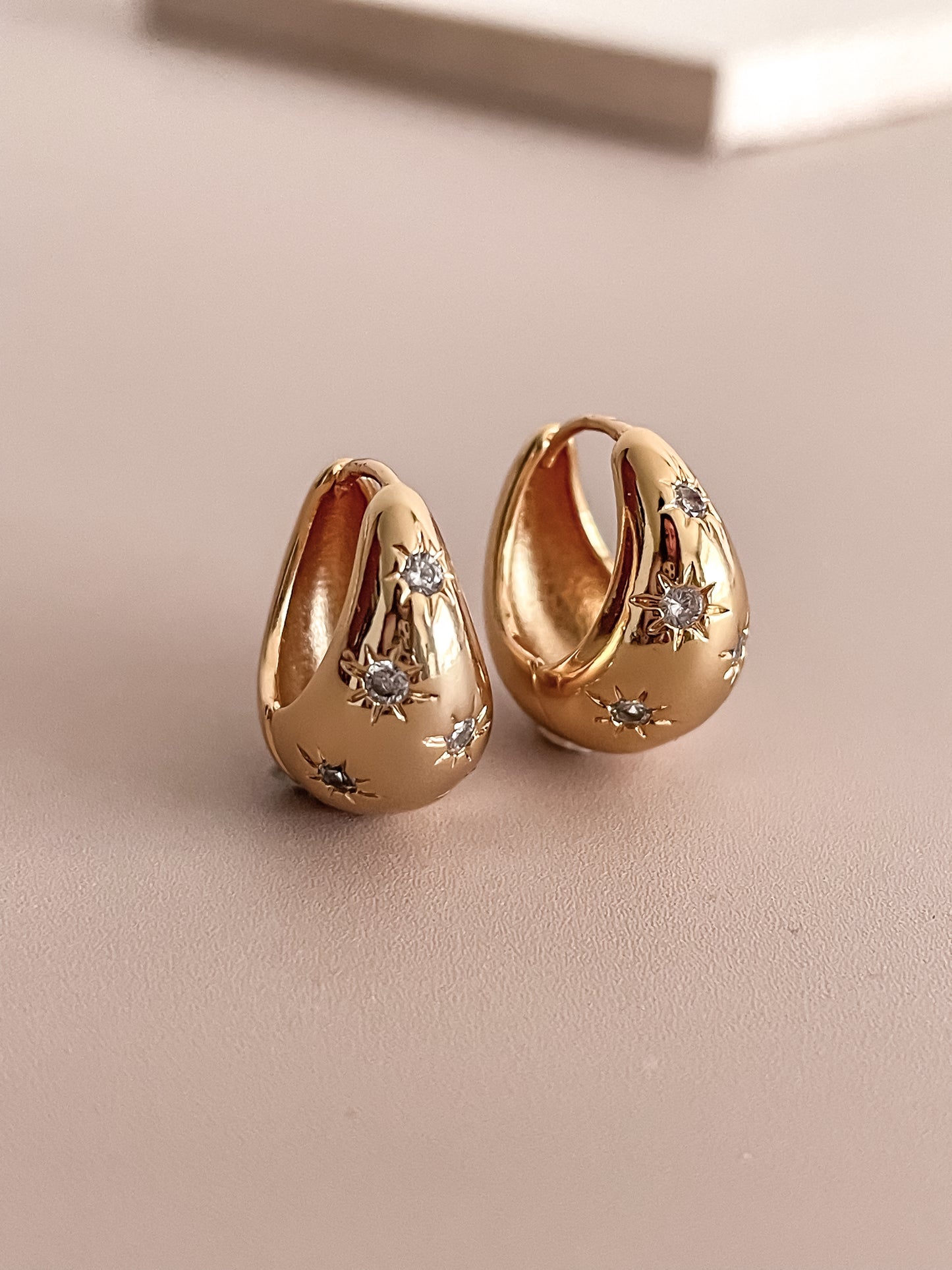 Dainty Hoop Earrings w/ Zircon