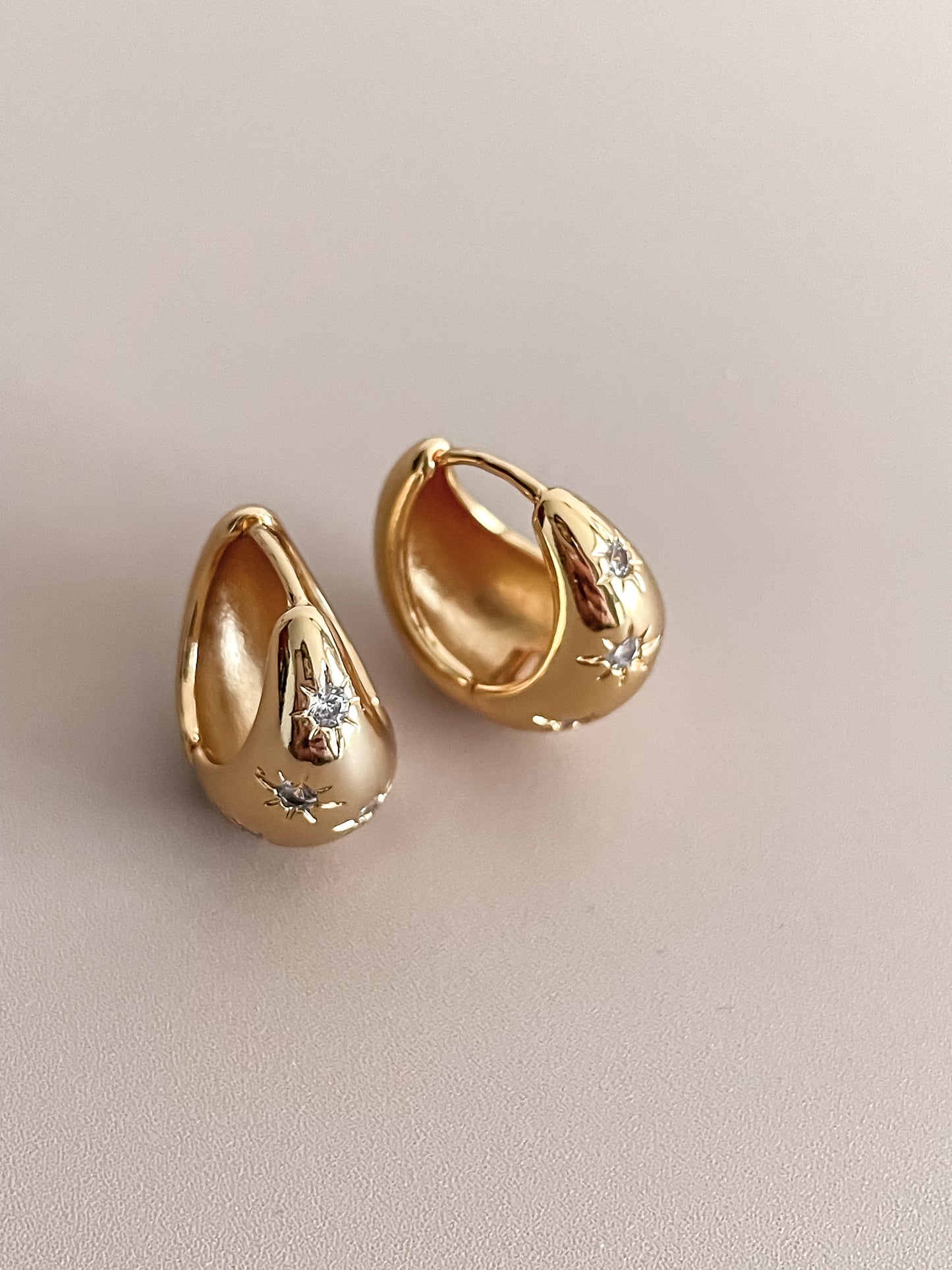 Dainty Hoop Earrings w/ Zircon