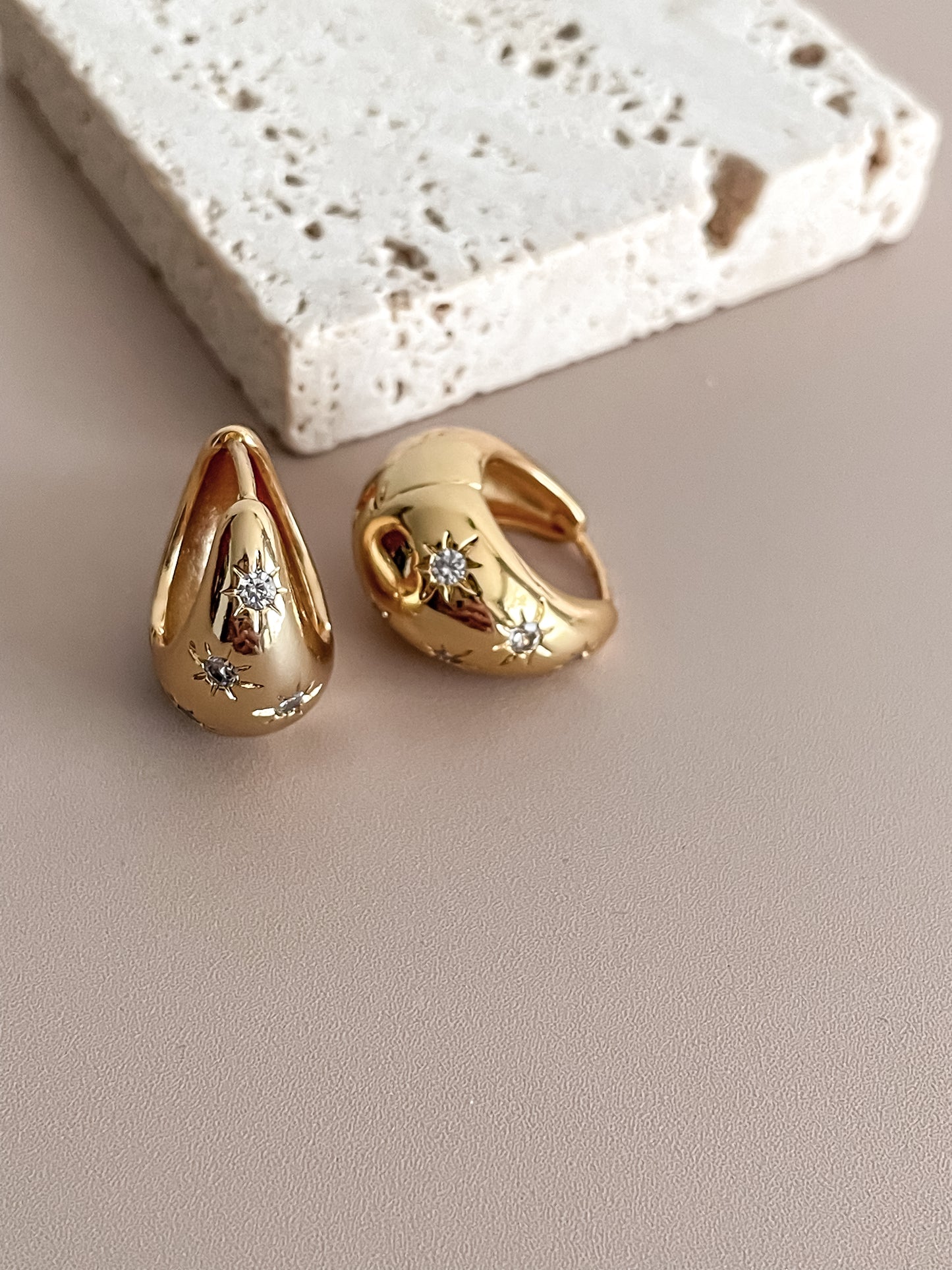 Dainty Hoop Earrings w/ Zircon