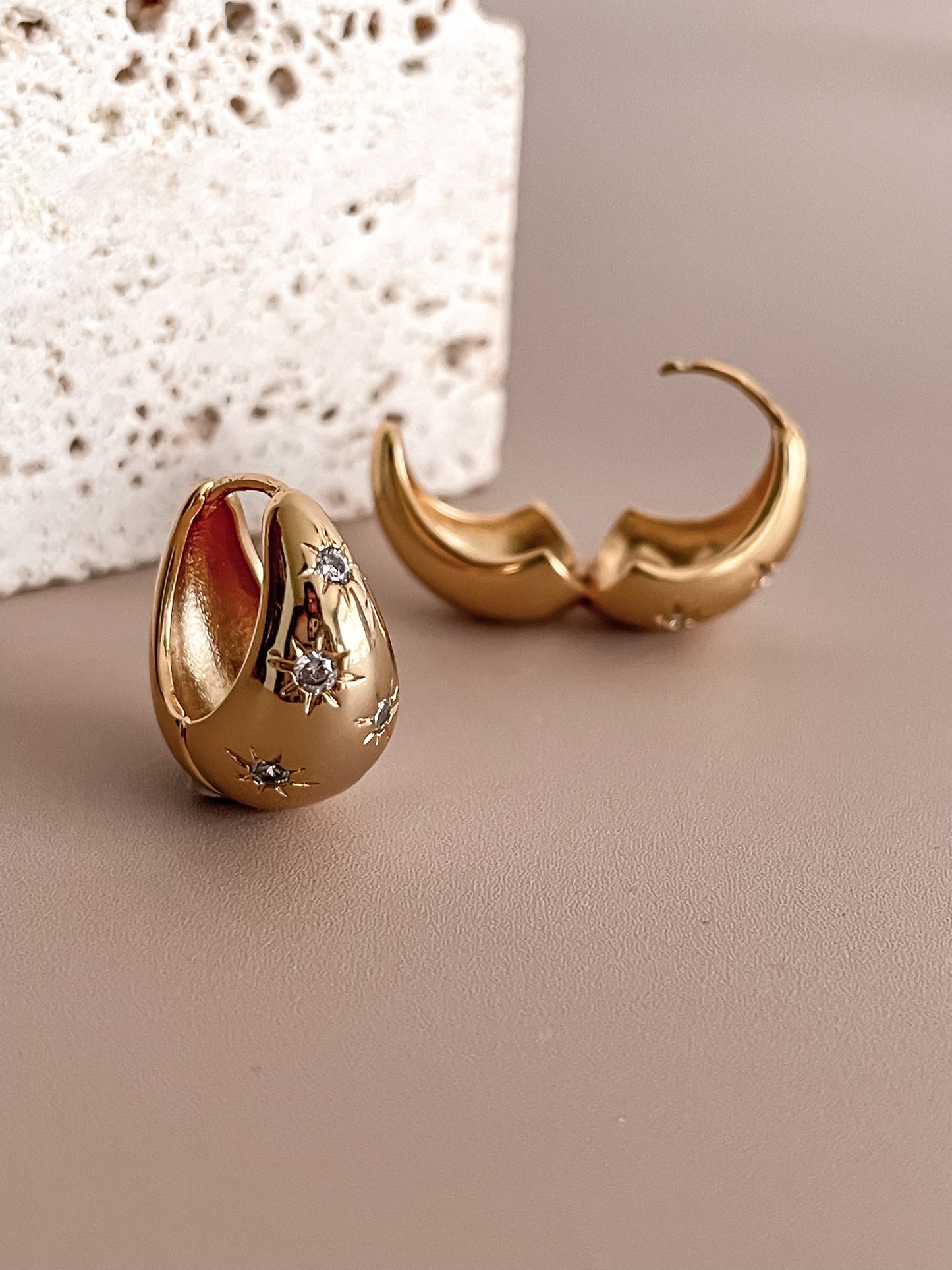 Dainty Hoop Earrings w/ Zircon