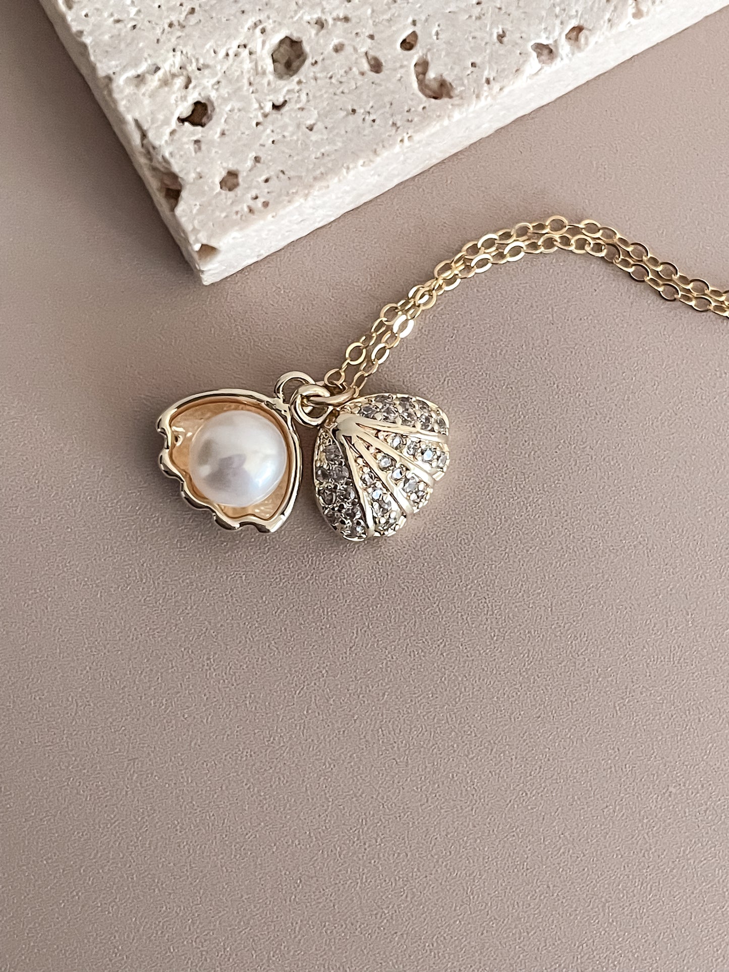 Tiny Pearl in The Shell Necklace