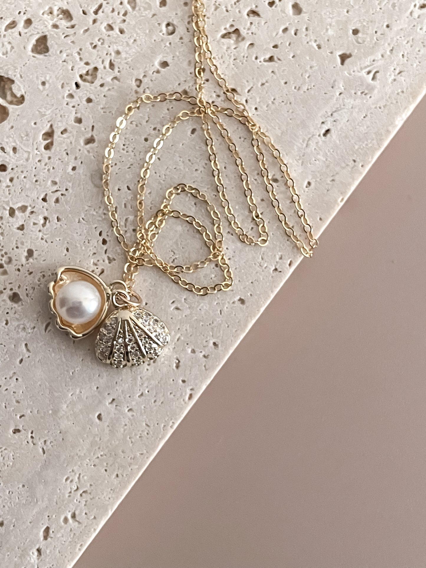 Tiny Pearl in The Shell Necklace