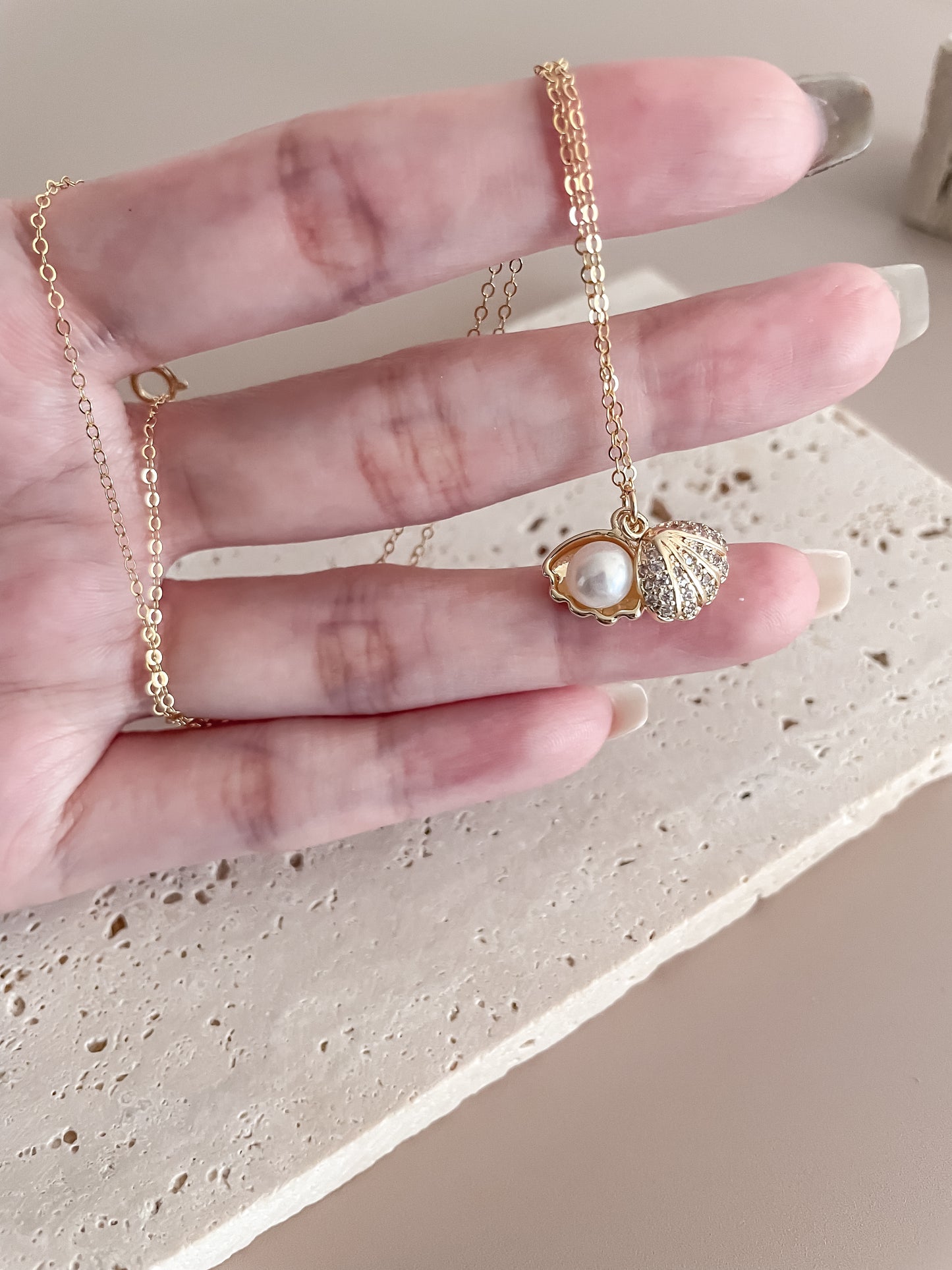 Tiny Pearl in The Shell Necklace