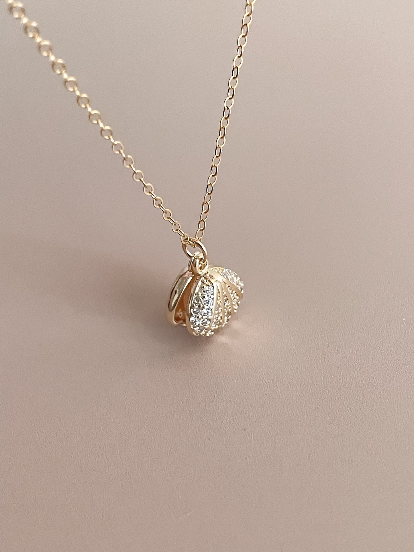 Tiny Pearl in The Shell Necklace