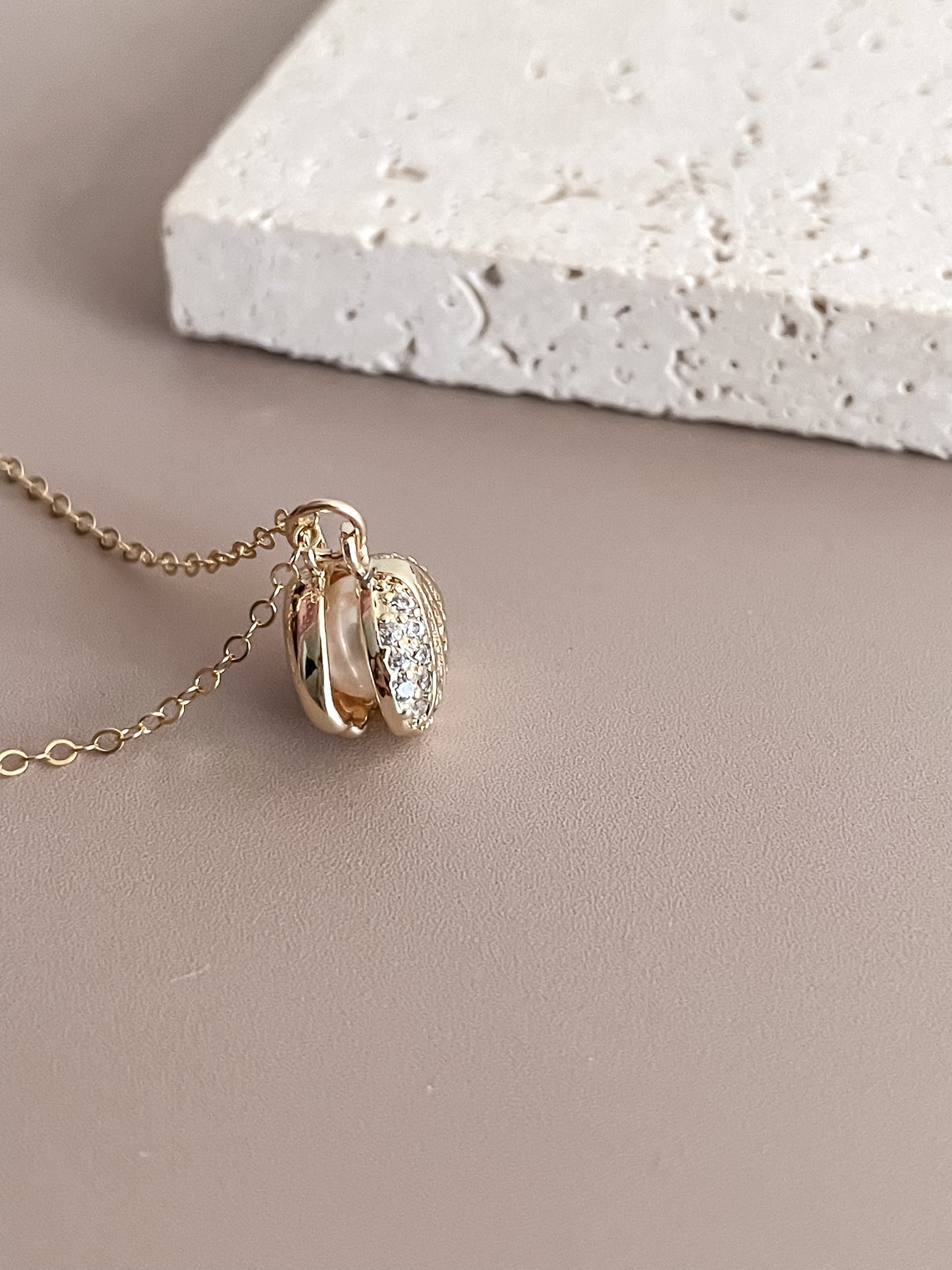 Tiny Pearl in The Shell Necklace
