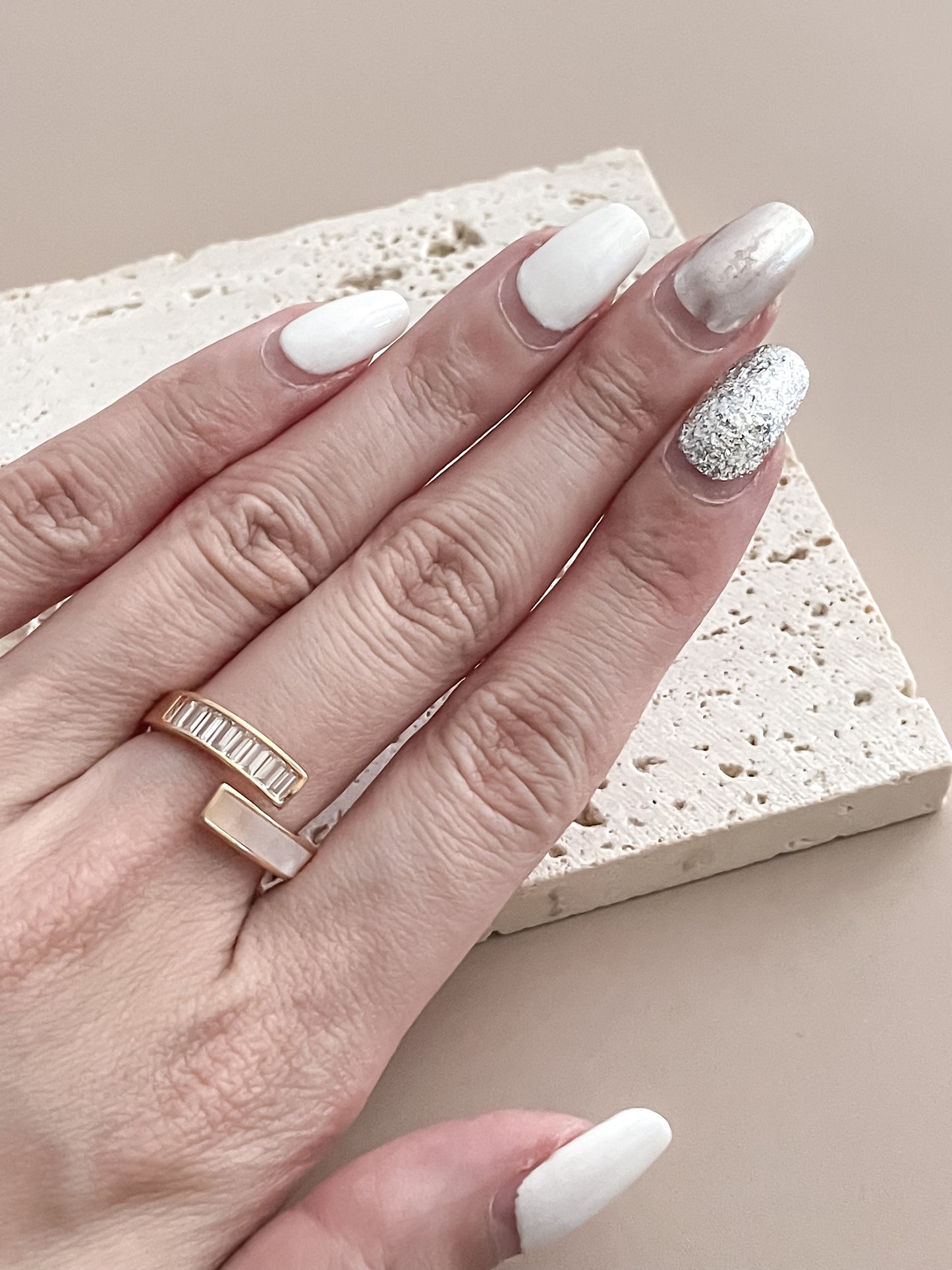 Asymmetric MOP Ring