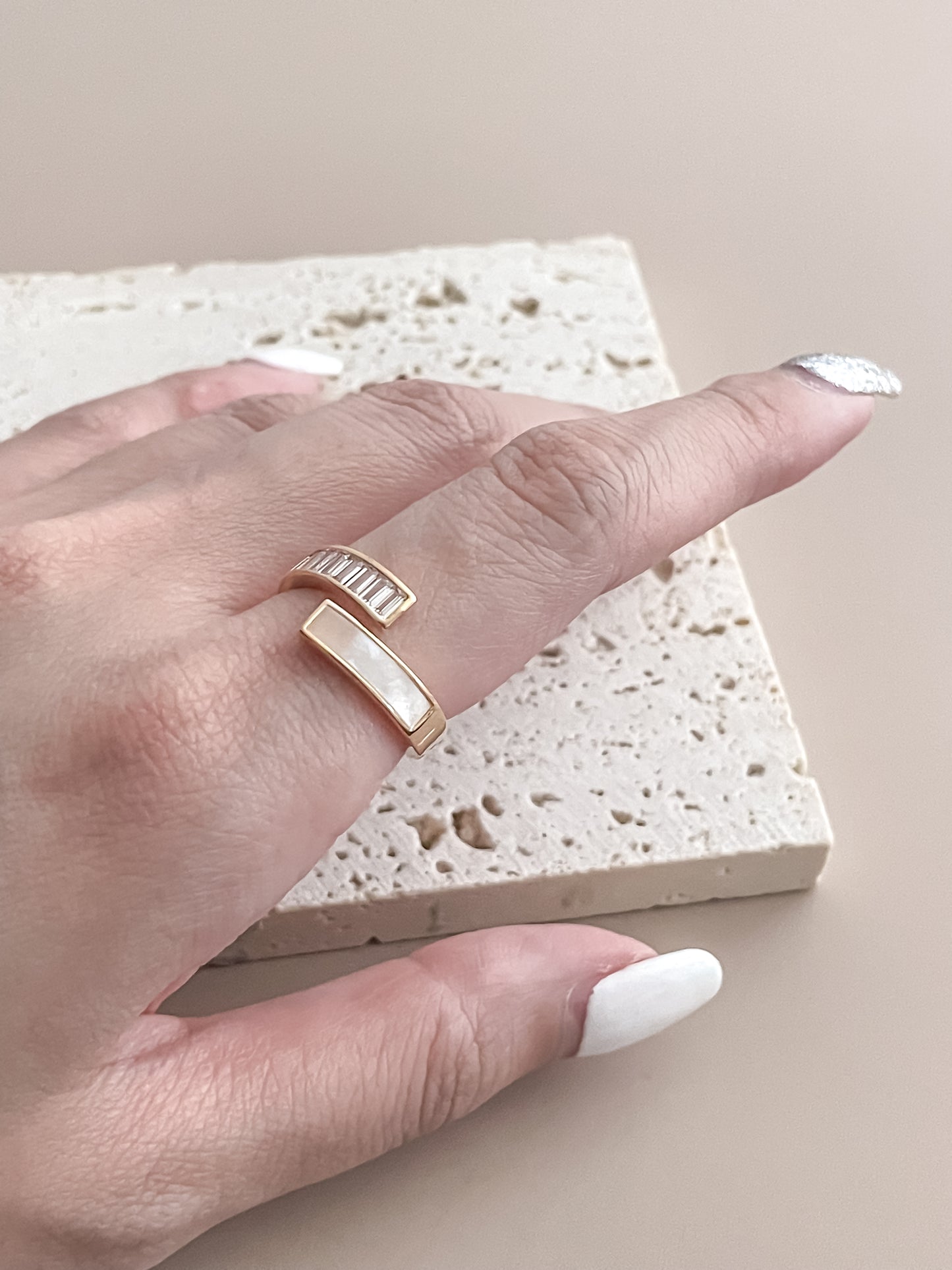 Asymmetric MOP Ring