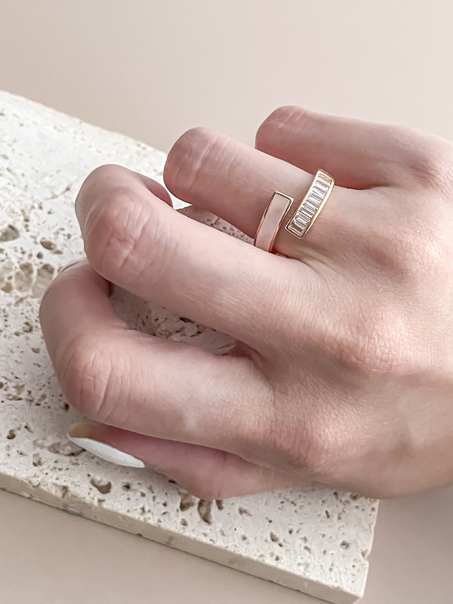 Asymmetric MOP Ring