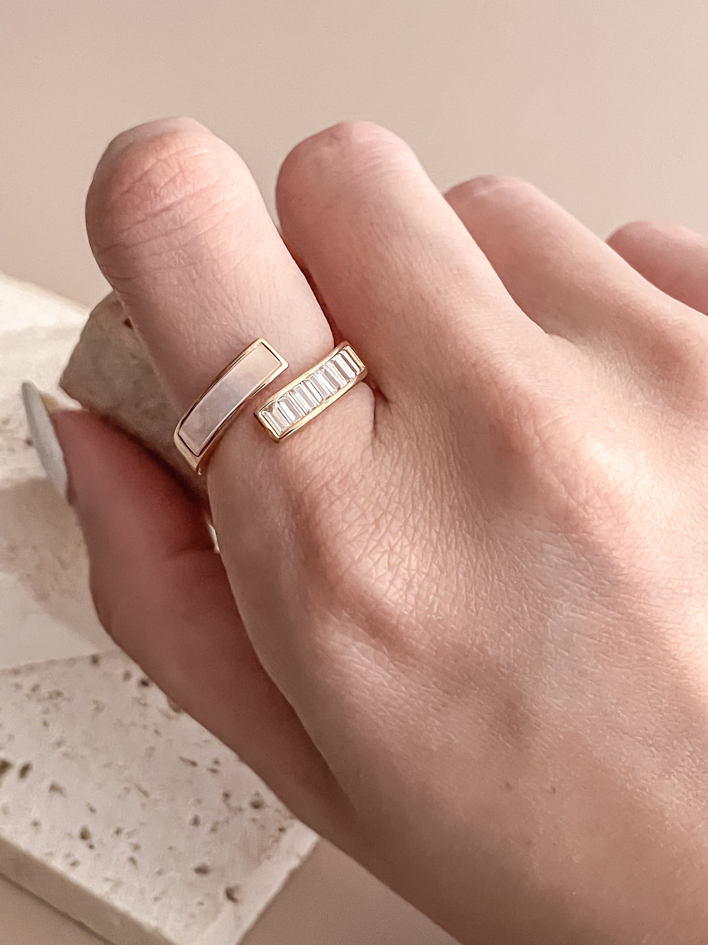 Asymmetric MOP Ring