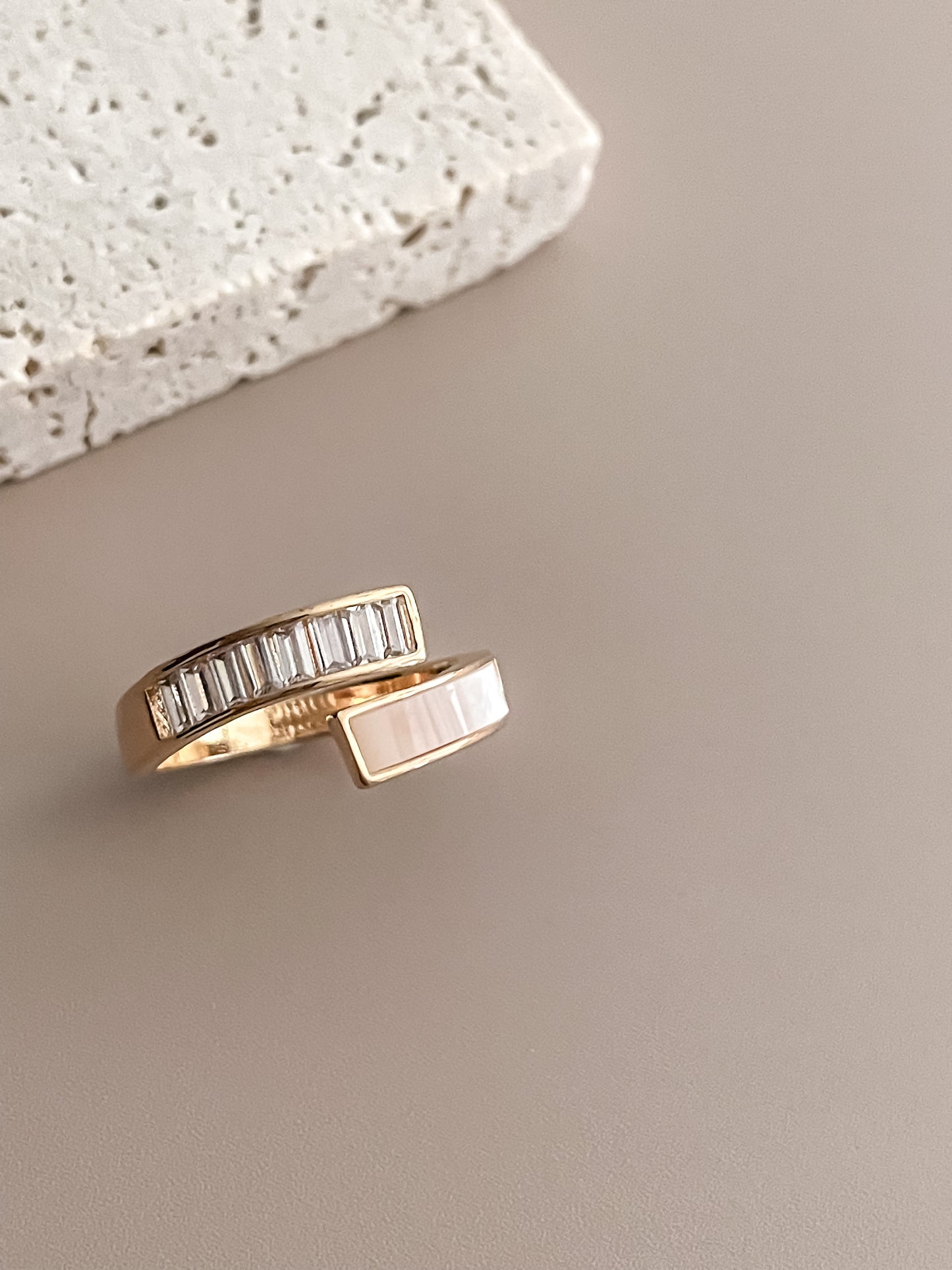 Asymmetric MOP Ring