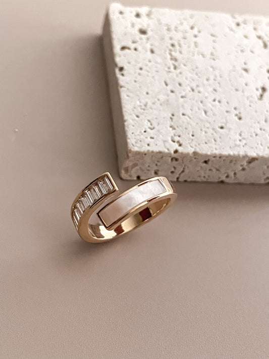 Asymmetric MOP Ring