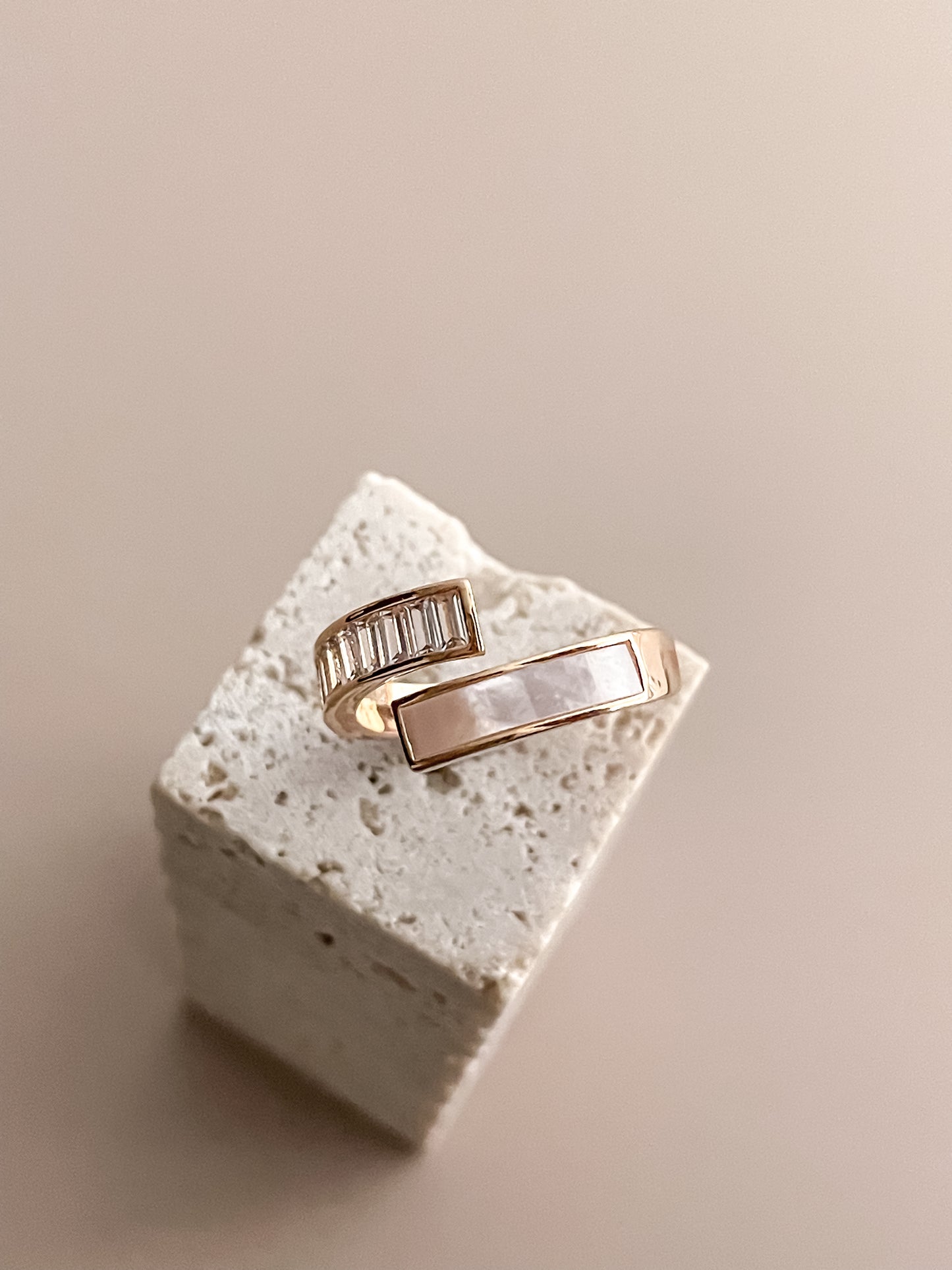 Asymmetric MOP Ring