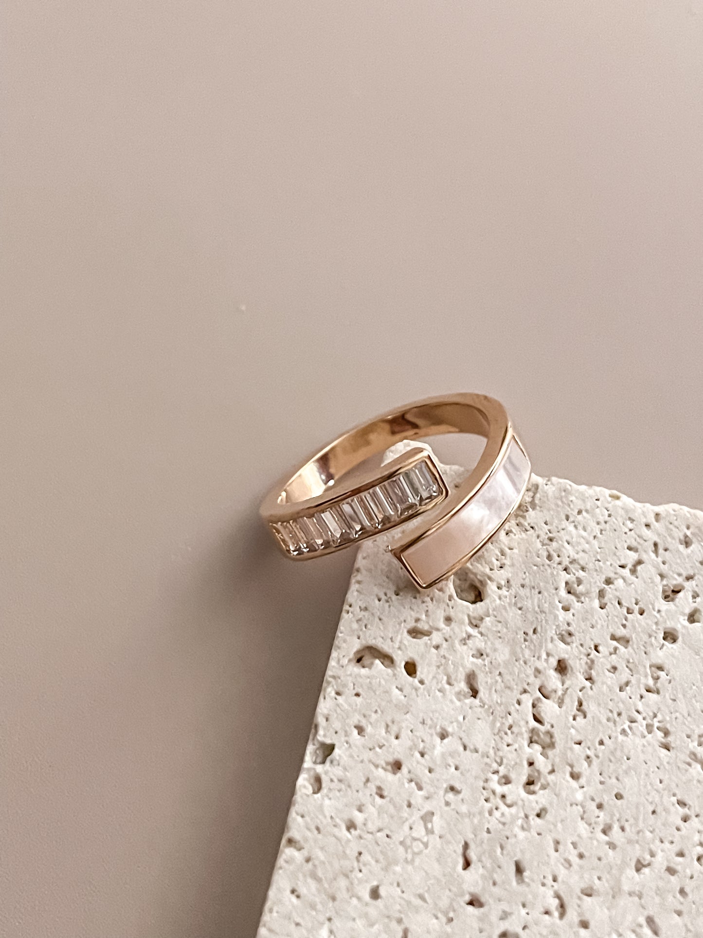 Asymmetric MOP Ring