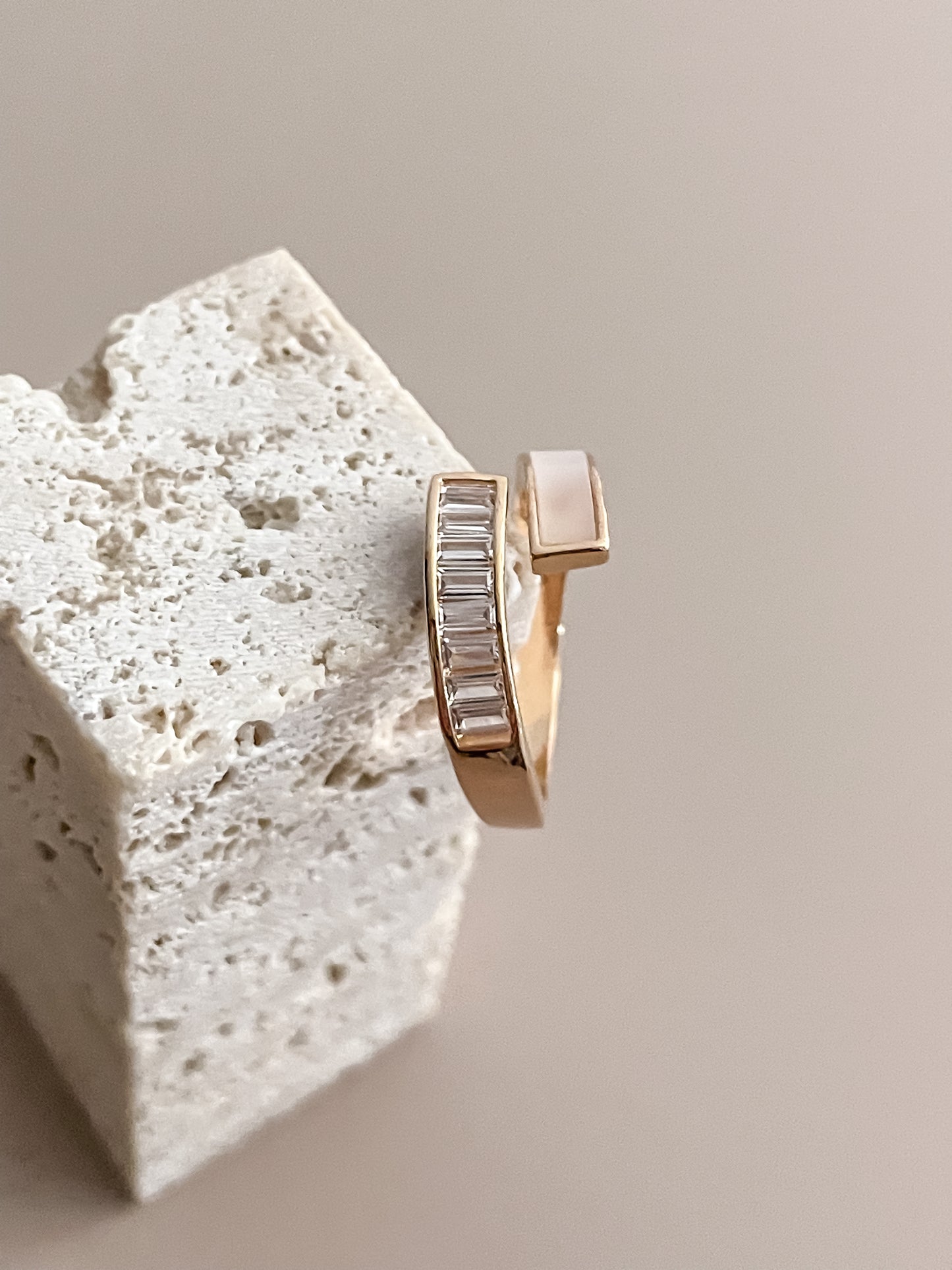 Asymmetric MOP Ring