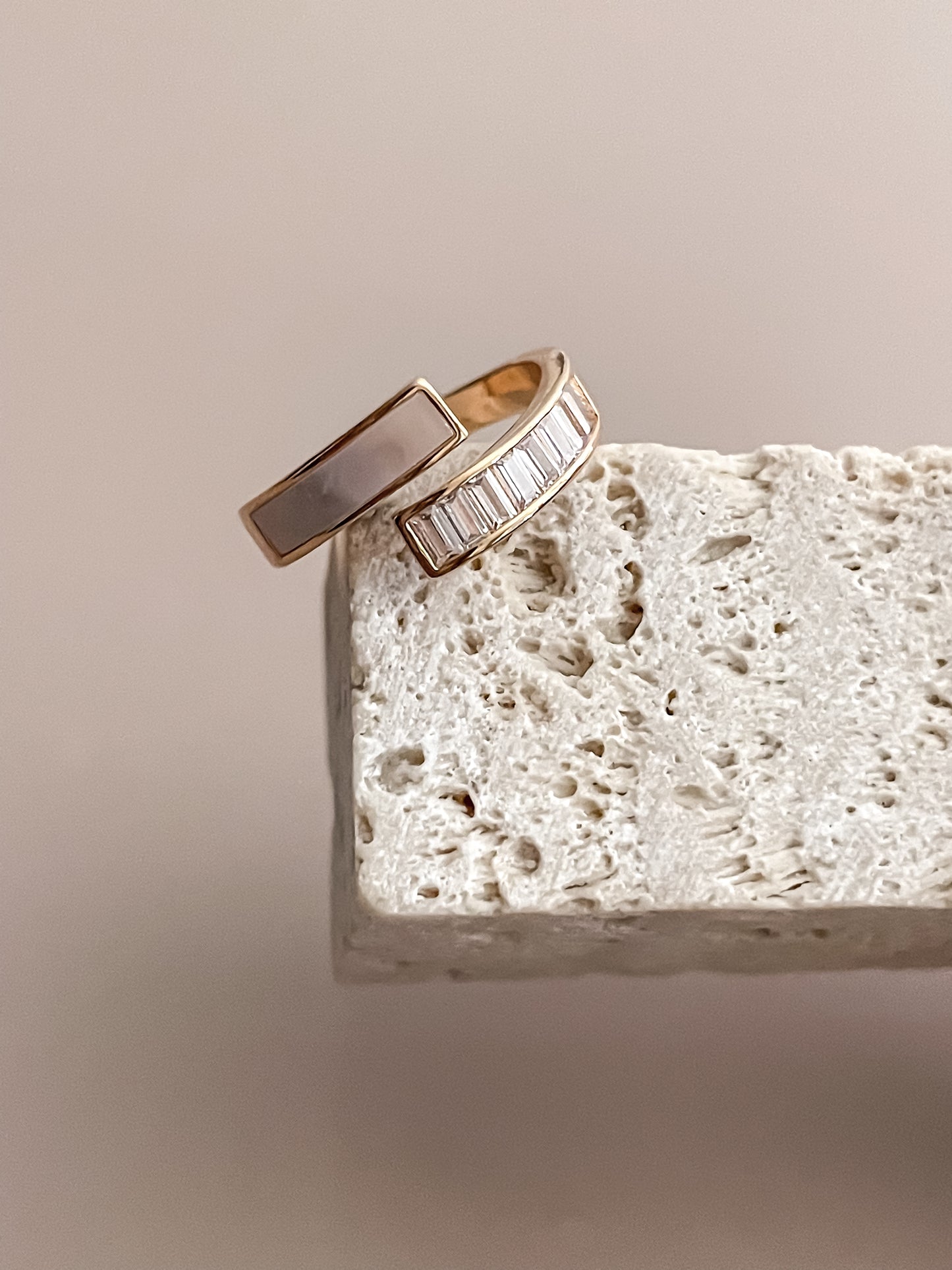 Asymmetric MOP Ring