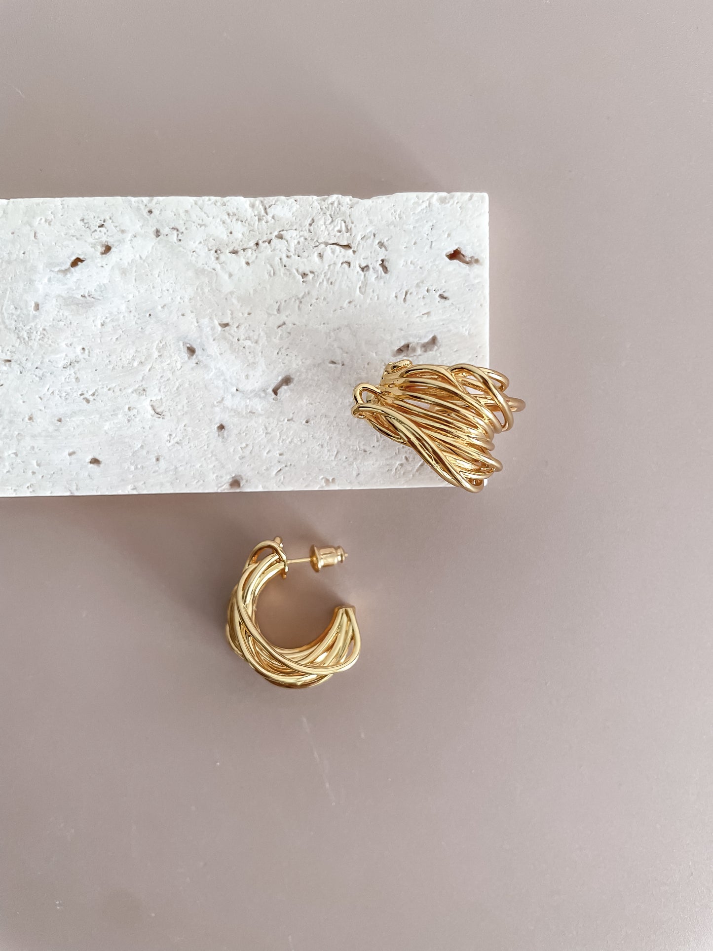 Geometric Wire C-Shaped Earrings