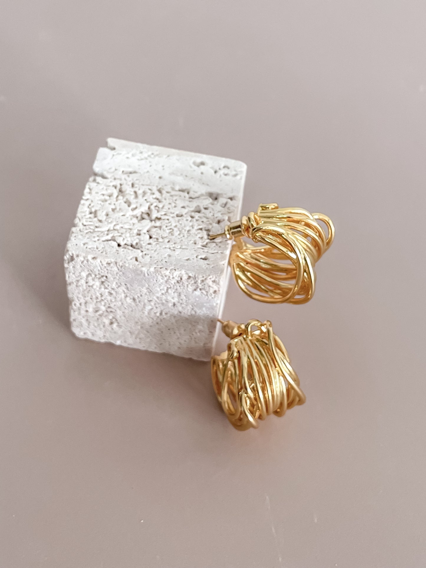 Geometric Wire C-Shaped Earrings