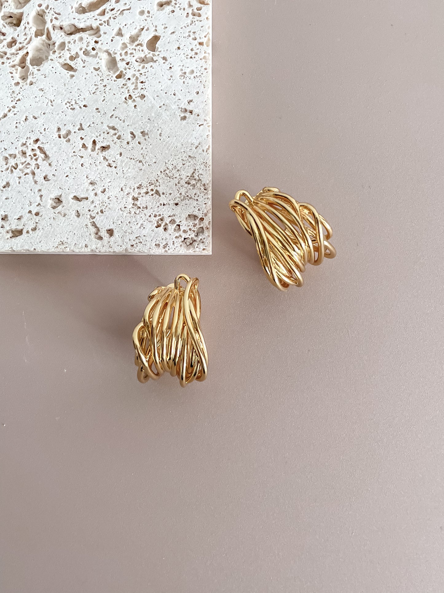 Geometric Wire C-Shaped Earrings