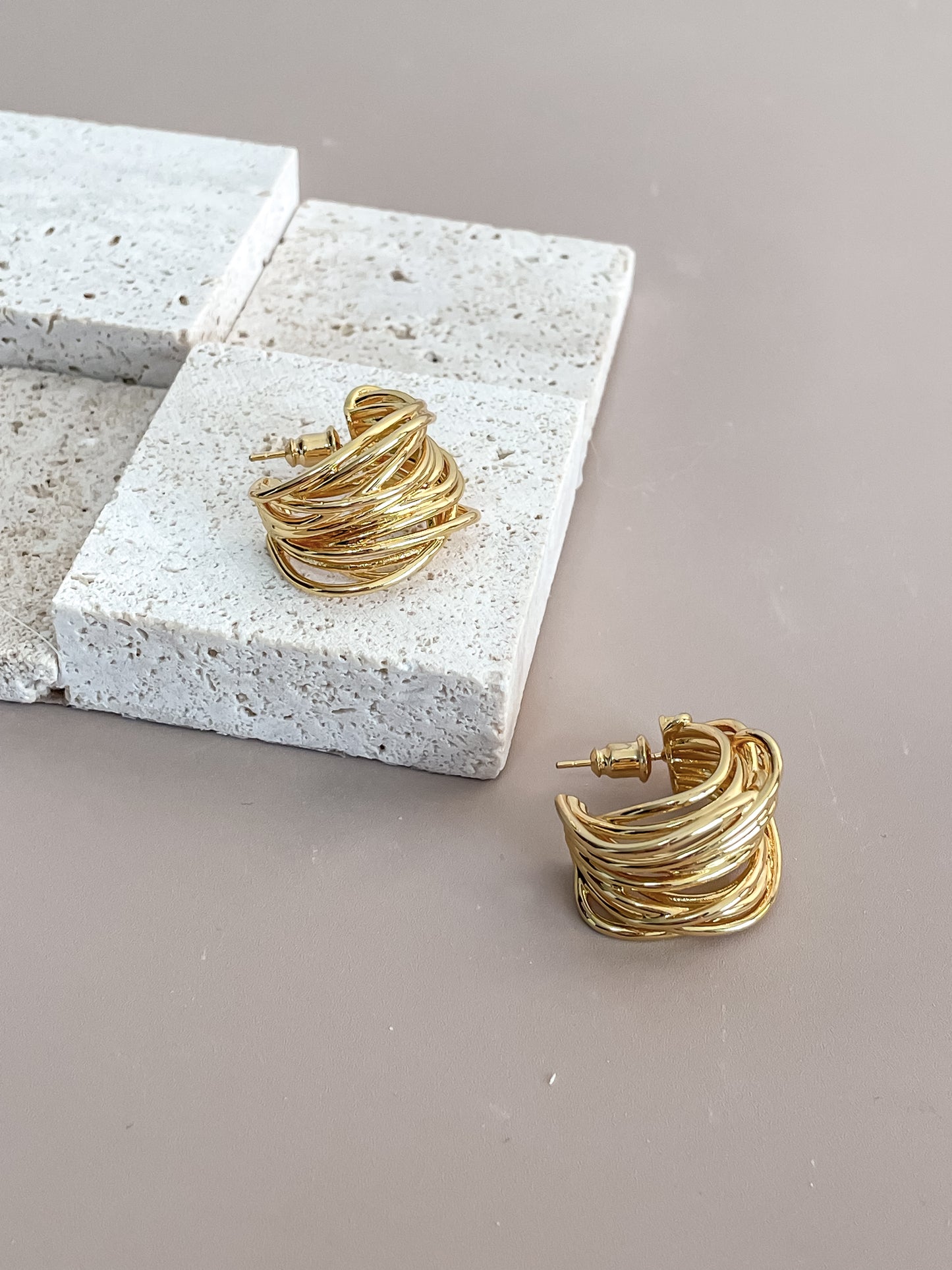 Geometric Wire C-Shaped Earrings