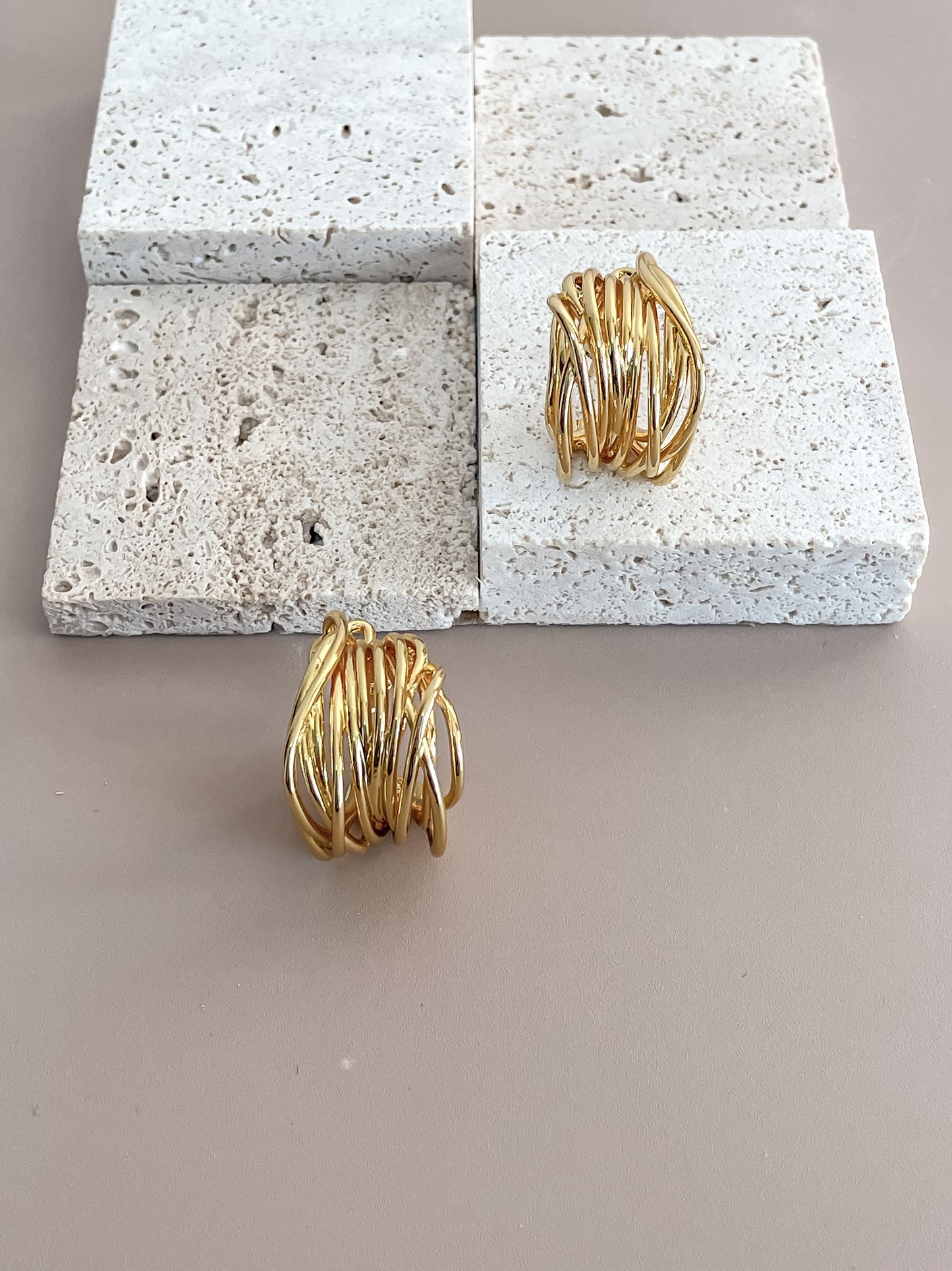 Geometric Wire C-Shaped Earrings