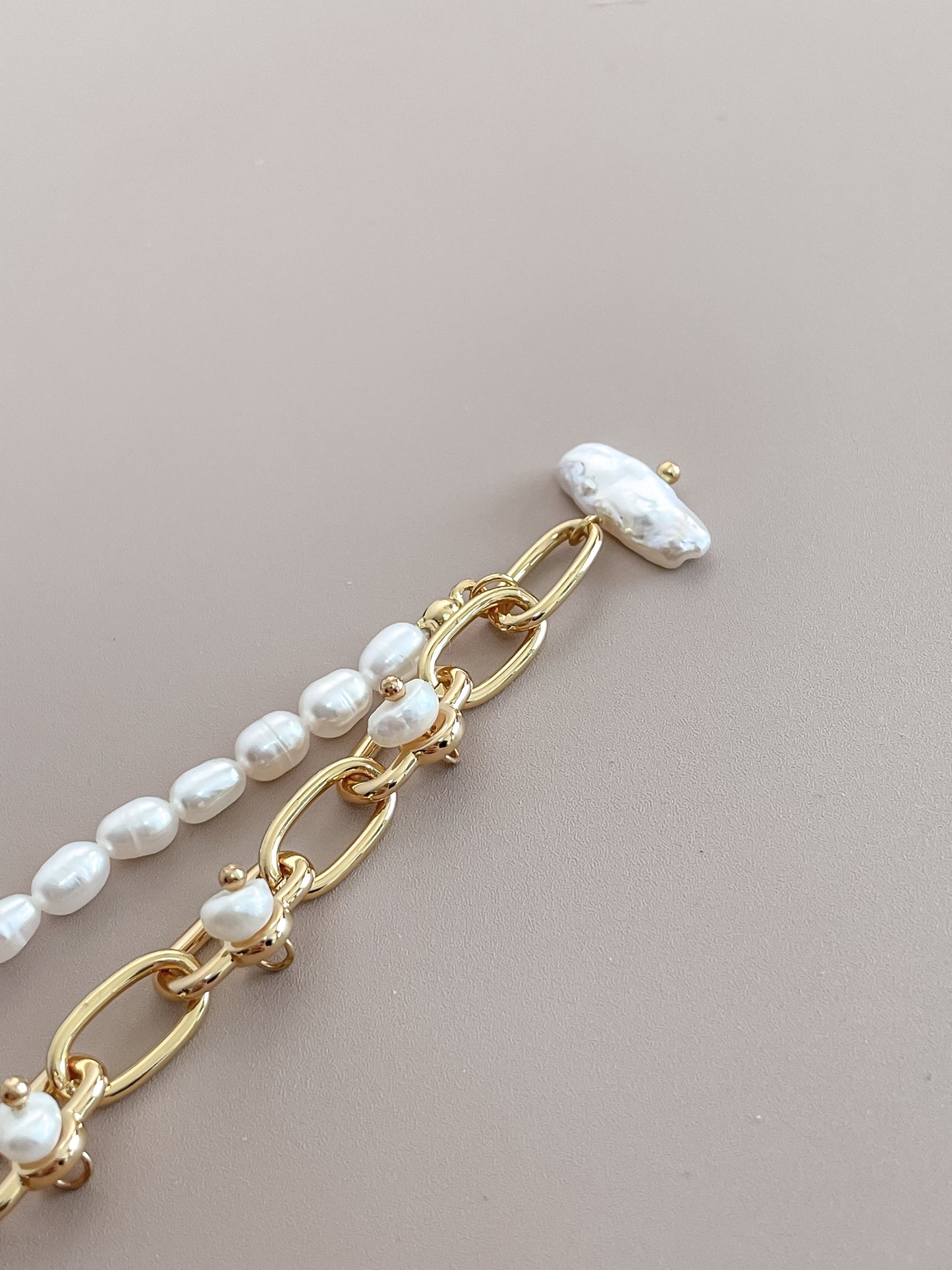 Asymmetric Pearl Pendant Bracelet