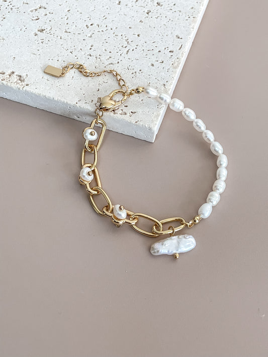 Asymmetric Pearl Pendant Bracelet